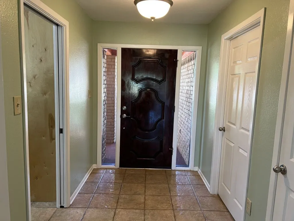Single Family Residence For Sale in Brown County , 4401 River Oaks Drive, Brownwood, Texas 76801, 3 Bedroom, 3 Bathroom, 2 Garage spaces, 2,329 Sqft, built in 1978, mls#21384251, Real Estate Agent in Brownwood, Homes For Sale in Brown county, Homes For Sale in Brownwood, Realtor in Brownwood Texas, Real Estate Brokerage Independent Realty Texas, Luminita Cordes Realtor