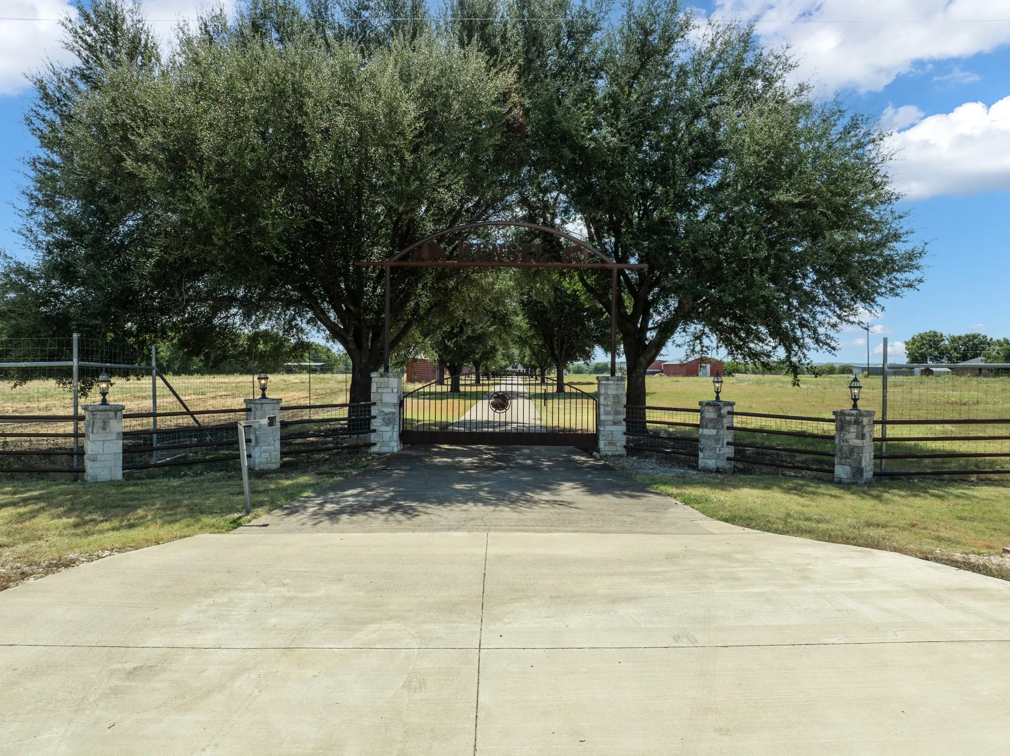 Single Family Residence For Sale in Mc Lennan County , 5112 Old Caufield Ranch Road, Mc Gregor, Texas 76657, 4 Bedroom, 4 Bathroom, 2 Garage spaces, 2,803 Sqft, built in 1996, mls#21380055, Real Estate Agent in Mc Gregor, Homes For Sale in Mc Lennan county, Homes For Sale in Mc Gregor, Realtor in Mc Gregor Texas, Real Estate Brokerage Independent Realty Texas, Luminita Cordes Realtor