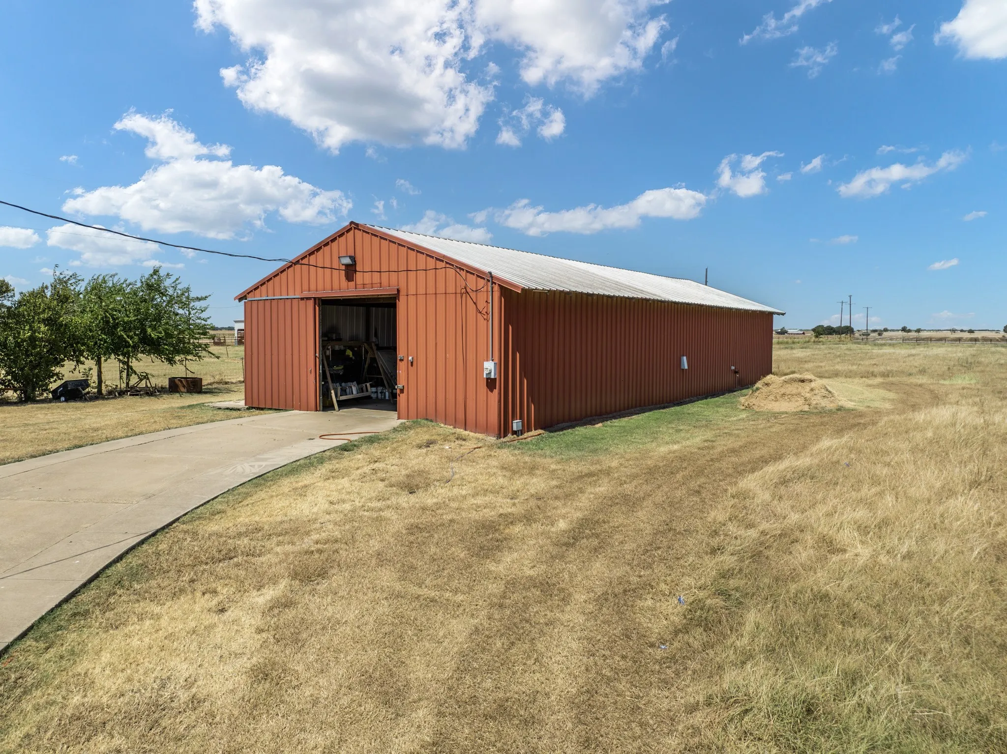 1800 sq ft shop