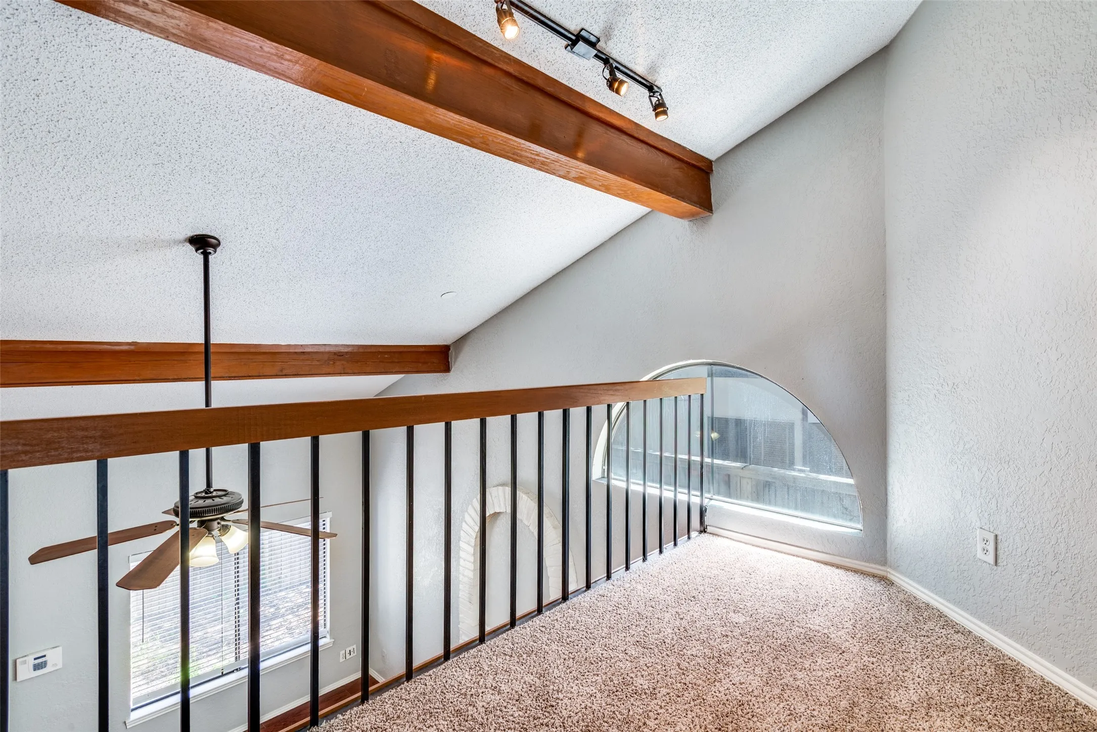 Condominium For Rent in Collin County , 18040 Midway Road 230, Dallas, Texas 75287, 2 Bedroom, 2 Bathroom, 1 Garage spaces, 1,325 Sqft, built in 1984, mls#21384377, Real Estate Agent in Dallas, Homes For Rent in Collin county, Homes For Rent in Dallas, Realtor in Dallas Texas, Real Estate Brokerage Independent Realty Texas, Luminita Cordes Realtor