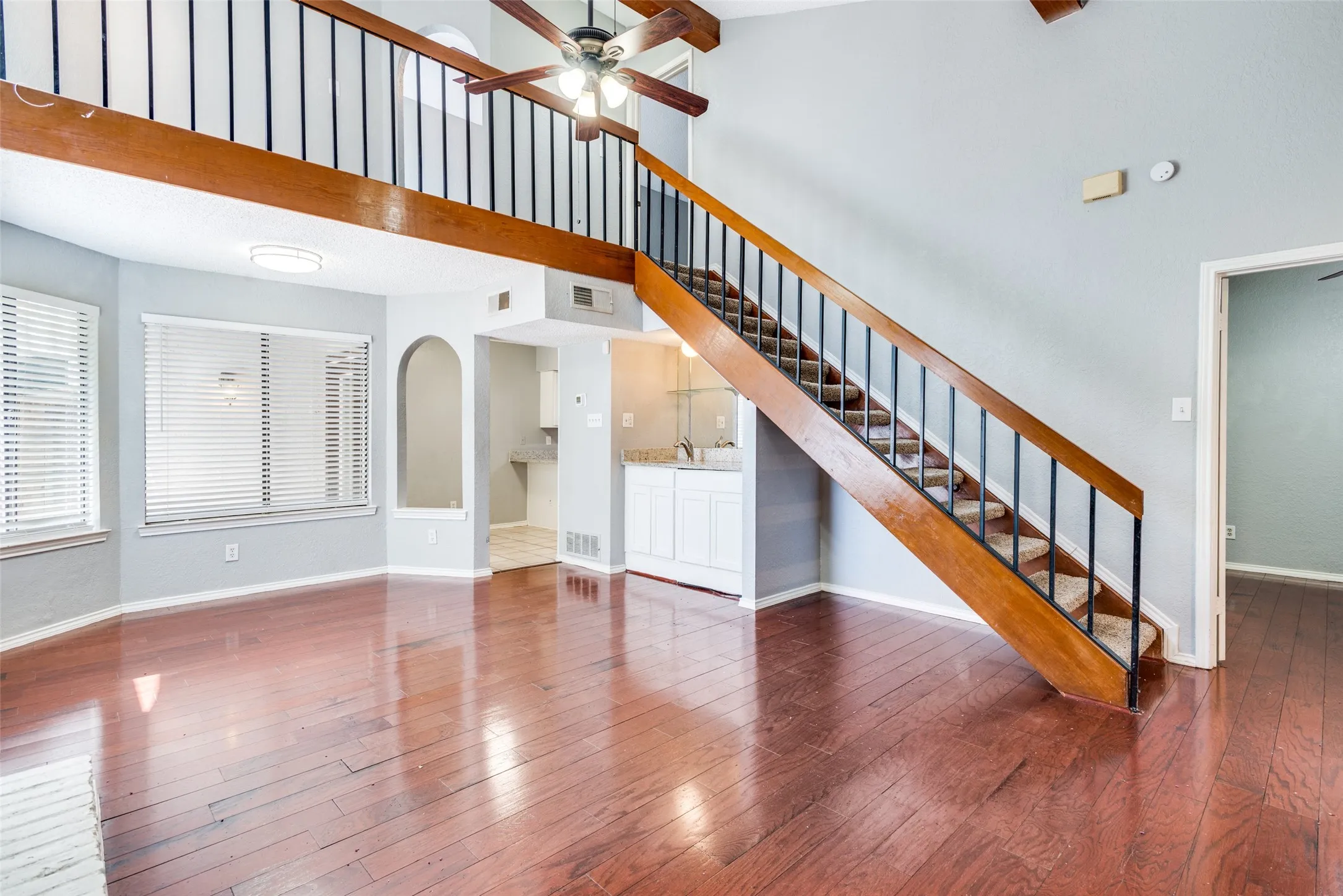 Condominium For Rent in Collin County , 18040 Midway Road 230, Dallas, Texas 75287, 2 Bedroom, 2 Bathroom, 1 Garage spaces, 1,325 Sqft, built in 1984, mls#21384377, Real Estate Agent in Dallas, Homes For Rent in Collin county, Homes For Rent in Dallas, Realtor in Dallas Texas, Real Estate Brokerage Independent Realty Texas, Luminita Cordes Realtor