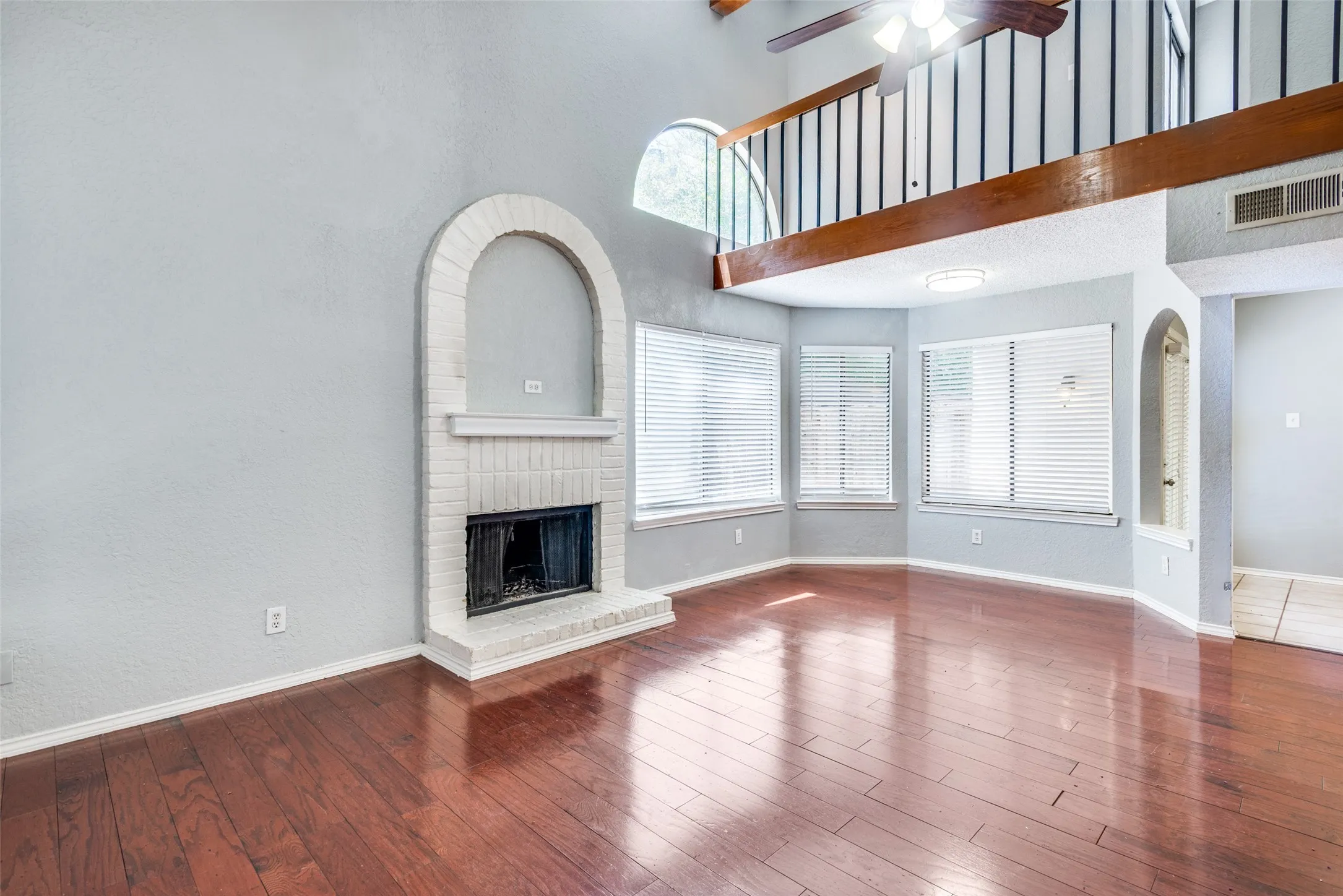 Condominium For Rent in Collin County , 18040 Midway Road 230, Dallas, Texas 75287, 2 Bedroom, 2 Bathroom, 1 Garage spaces, 1,325 Sqft, built in 1984, mls#21384377, Real Estate Agent in Dallas, Homes For Rent in Collin county, Homes For Rent in Dallas, Realtor in Dallas Texas, Real Estate Brokerage Independent Realty Texas, Luminita Cordes Realtor