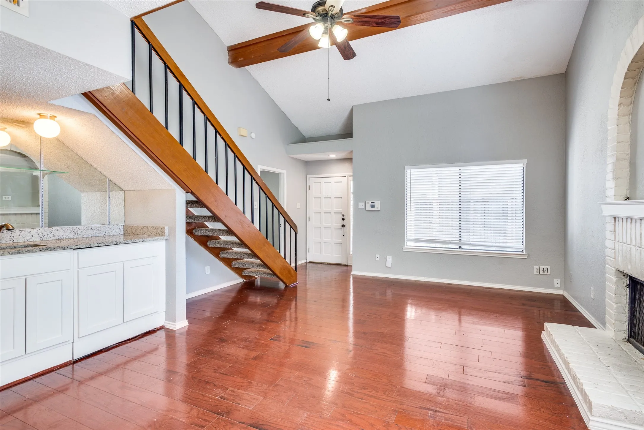 Condominium For Rent in Collin County , 18040 Midway Road 230, Dallas, Texas 75287, 2 Bedroom, 2 Bathroom, 1 Garage spaces, 1,325 Sqft, built in 1984, mls#21384377, Real Estate Agent in Dallas, Homes For Rent in Collin county, Homes For Rent in Dallas, Realtor in Dallas Texas, Real Estate Brokerage Independent Realty Texas, Luminita Cordes Realtor