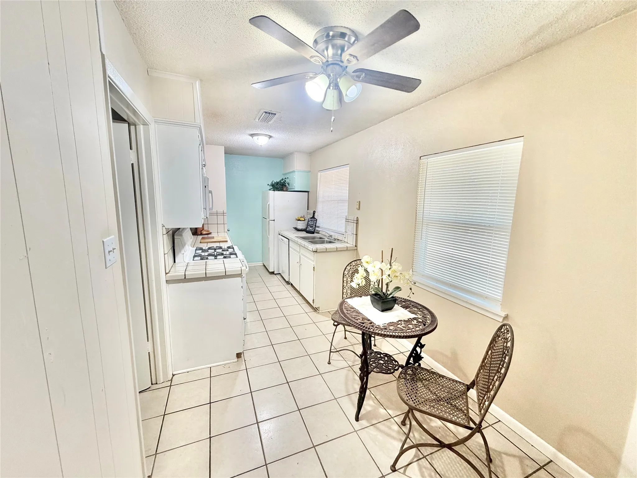 Single Family Residence For Sale in Denton County , 511 Jupiter, Denton, Texas 76209, 3 Bedroom, 2 Bathroom, 1 Garage spaces, 1,076 Sqft, built in 1965, mls#21383988, Real Estate Agent in Denton, Homes For Sale in Denton county, Homes For Sale in Denton, Realtor in Denton Texas, Real Estate Brokerage Independent Realty Texas, Luminita Cordes Realtor