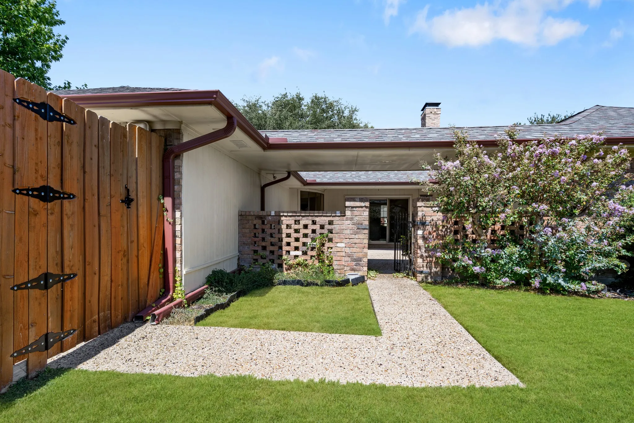 Single Family Residence For Sale in Collin County , 2510 Buttercup Drive, Richardson, Texas 75082, 4 Bedroom, 3 Bathroom, 2 Garage spaces, 2,829 Sqft, built in 1984, mls#21384370, Real Estate Agent in Richardson, Homes For Sale in Collin county, Homes For Sale in Richardson, Realtor in Richardson Texas, Real Estate Brokerage Independent Realty Texas, Luminita Cordes Realtor