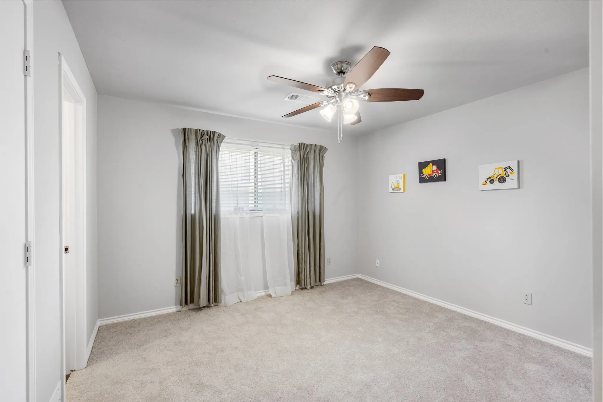 Secondary bedroom on one side of the jack and jill bathroom.