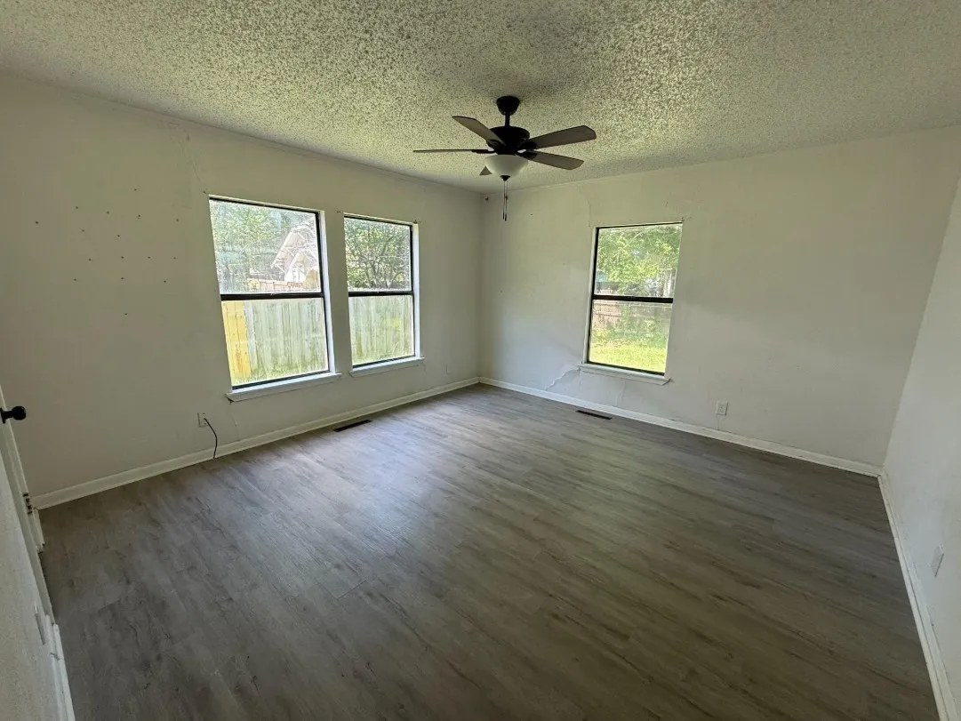 Single Family Residence For Sale in Hunt County , 3910 Johnson Street, Greenville, Texas 75401, 3 Bedroom, 1 Bathroom, 1 Garage spaces, 1,012 Sqft, built in 1969, mls#21384390, Real Estate Agent in Greenville, Homes For Sale in Hunt county, Homes For Sale in Greenville, Realtor in Greenville Texas, Real Estate Brokerage Independent Realty Texas, Luminita Cordes Realtor