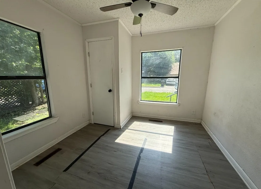 Single Family Residence For Sale in Hunt County , 3910 Johnson Street, Greenville, Texas 75401, 3 Bedroom, 1 Bathroom, 1 Garage spaces, 1,012 Sqft, built in 1969, mls#21384390, Real Estate Agent in Greenville, Homes For Sale in Hunt county, Homes For Sale in Greenville, Realtor in Greenville Texas, Real Estate Brokerage Independent Realty Texas, Luminita Cordes Realtor