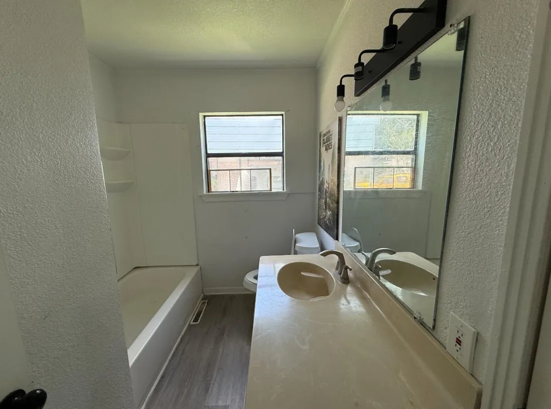 Single Family Residence For Sale in Hunt County , 3910 Johnson Street, Greenville, Texas 75401, 3 Bedroom, 1 Bathroom, 1 Garage spaces, 1,012 Sqft, built in 1969, mls#21384390, Real Estate Agent in Greenville, Homes For Sale in Hunt county, Homes For Sale in Greenville, Realtor in Greenville Texas, Real Estate Brokerage Independent Realty Texas, Luminita Cordes Realtor