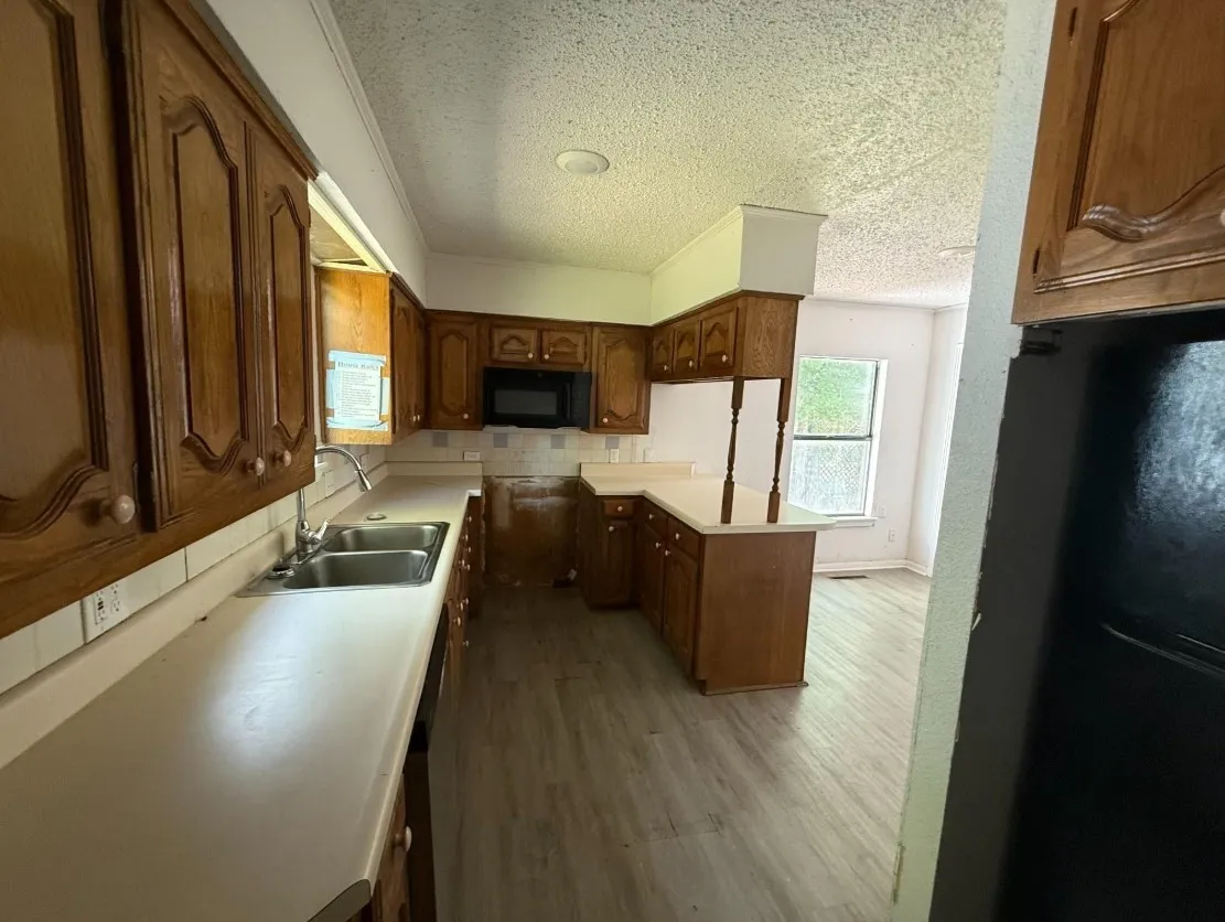 Single Family Residence For Sale in Hunt County , 3910 Johnson Street, Greenville, Texas 75401, 3 Bedroom, 1 Bathroom, 1 Garage spaces, 1,012 Sqft, built in 1969, mls#21384390, Real Estate Agent in Greenville, Homes For Sale in Hunt county, Homes For Sale in Greenville, Realtor in Greenville Texas, Real Estate Brokerage Independent Realty Texas, Luminita Cordes Realtor