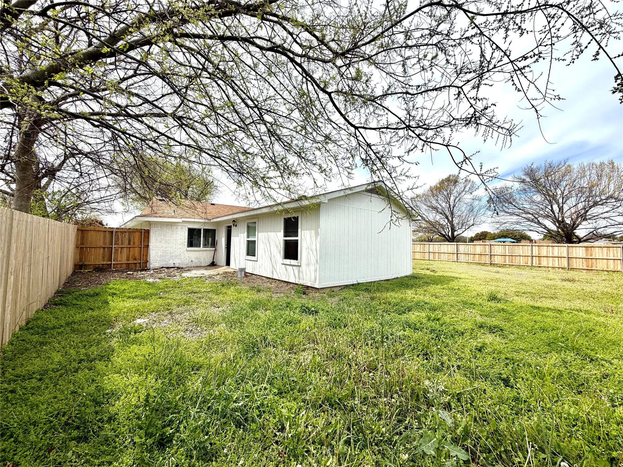 Single Family Residence For Sale in Dallas County , 1801 Coleta Place, Garland, Texas 75040, 4 Bedroom, 2 Bathroom, Garage spaces, 1,861 Sqft, built in 1977, mls#21384389, Real Estate Agent in Garland, Homes For Sale in Dallas county, Homes For Sale in Garland, Realtor in Garland Texas, Real Estate Brokerage Independent Realty Texas, Luminita Cordes Realtor