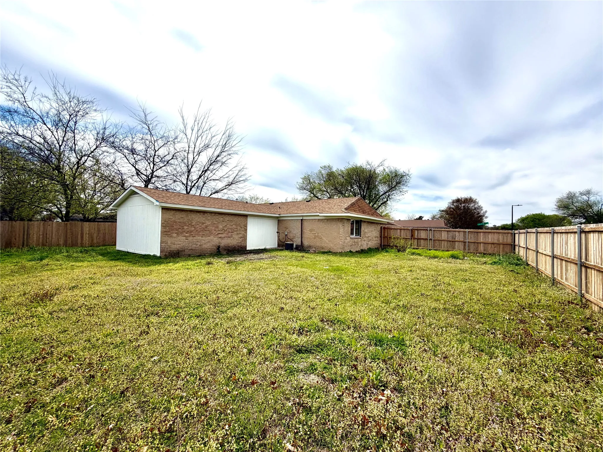 Single Family Residence For Sale in Dallas County , 1801 Coleta Place, Garland, Texas 75040, 4 Bedroom, 2 Bathroom, Garage spaces, 1,861 Sqft, built in 1977, mls#21384389, Real Estate Agent in Garland, Homes For Sale in Dallas county, Homes For Sale in Garland, Realtor in Garland Texas, Real Estate Brokerage Independent Realty Texas, Luminita Cordes Realtor