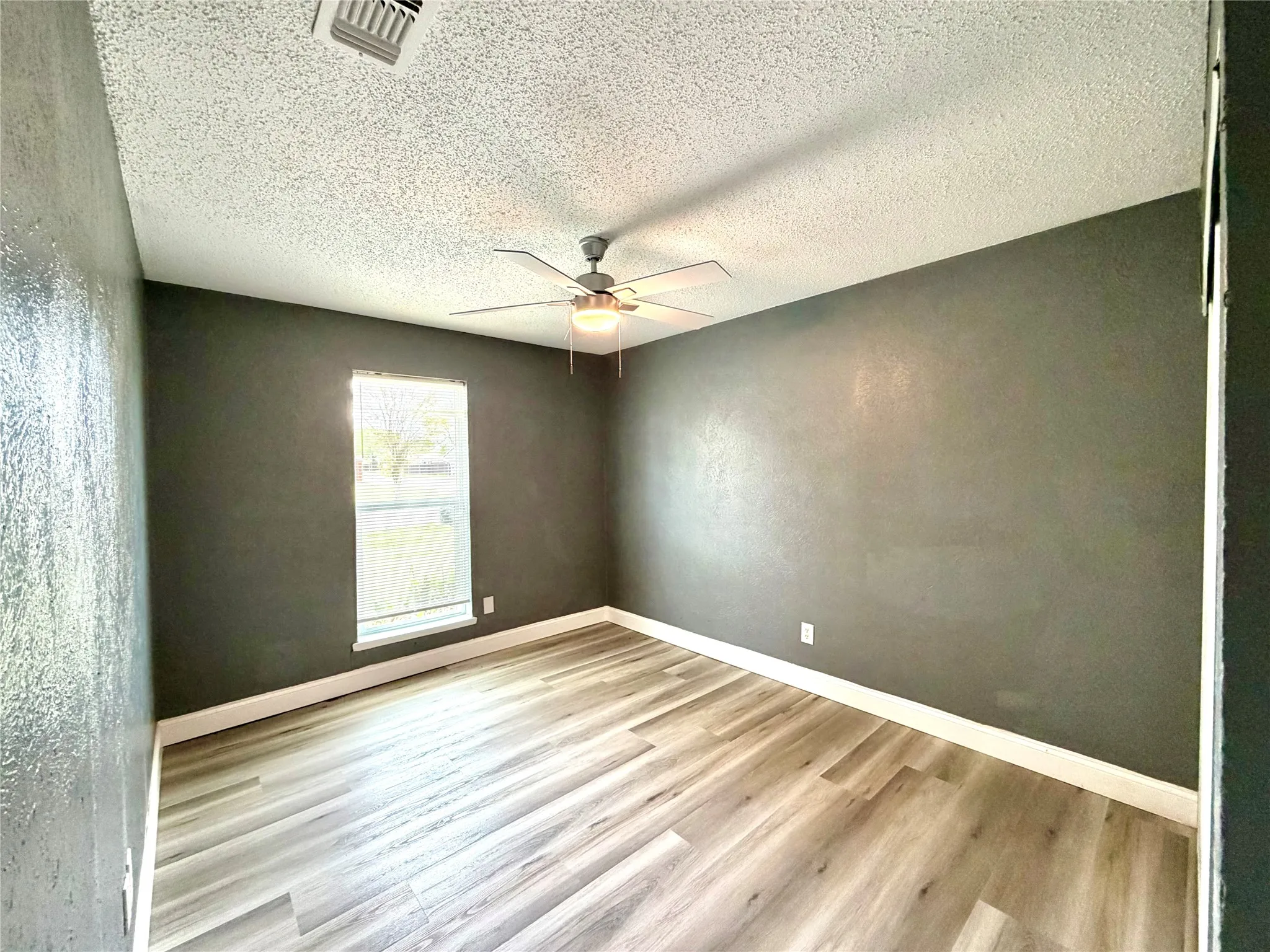 Single Family Residence For Sale in Dallas County , 1801 Coleta Place, Garland, Texas 75040, 4 Bedroom, 2 Bathroom, Garage spaces, 1,861 Sqft, built in 1977, mls#21384389, Real Estate Agent in Garland, Homes For Sale in Dallas county, Homes For Sale in Garland, Realtor in Garland Texas, Real Estate Brokerage Independent Realty Texas, Luminita Cordes Realtor