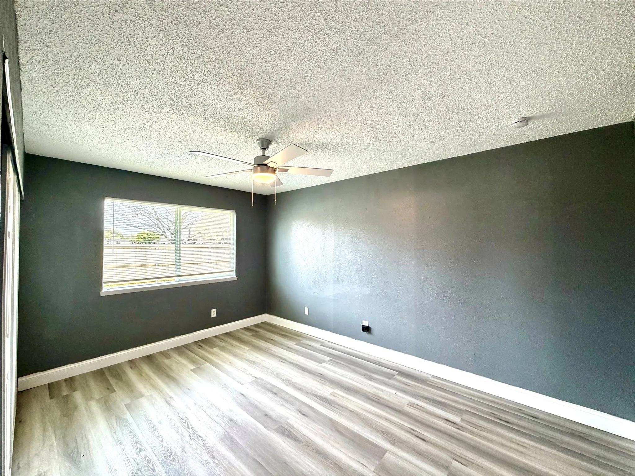 Single Family Residence For Sale in Dallas County , 1801 Coleta Place, Garland, Texas 75040, 4 Bedroom, 2 Bathroom, Garage spaces, 1,861 Sqft, built in 1977, mls#21384389, Real Estate Agent in Garland, Homes For Sale in Dallas county, Homes For Sale in Garland, Realtor in Garland Texas, Real Estate Brokerage Independent Realty Texas, Luminita Cordes Realtor
