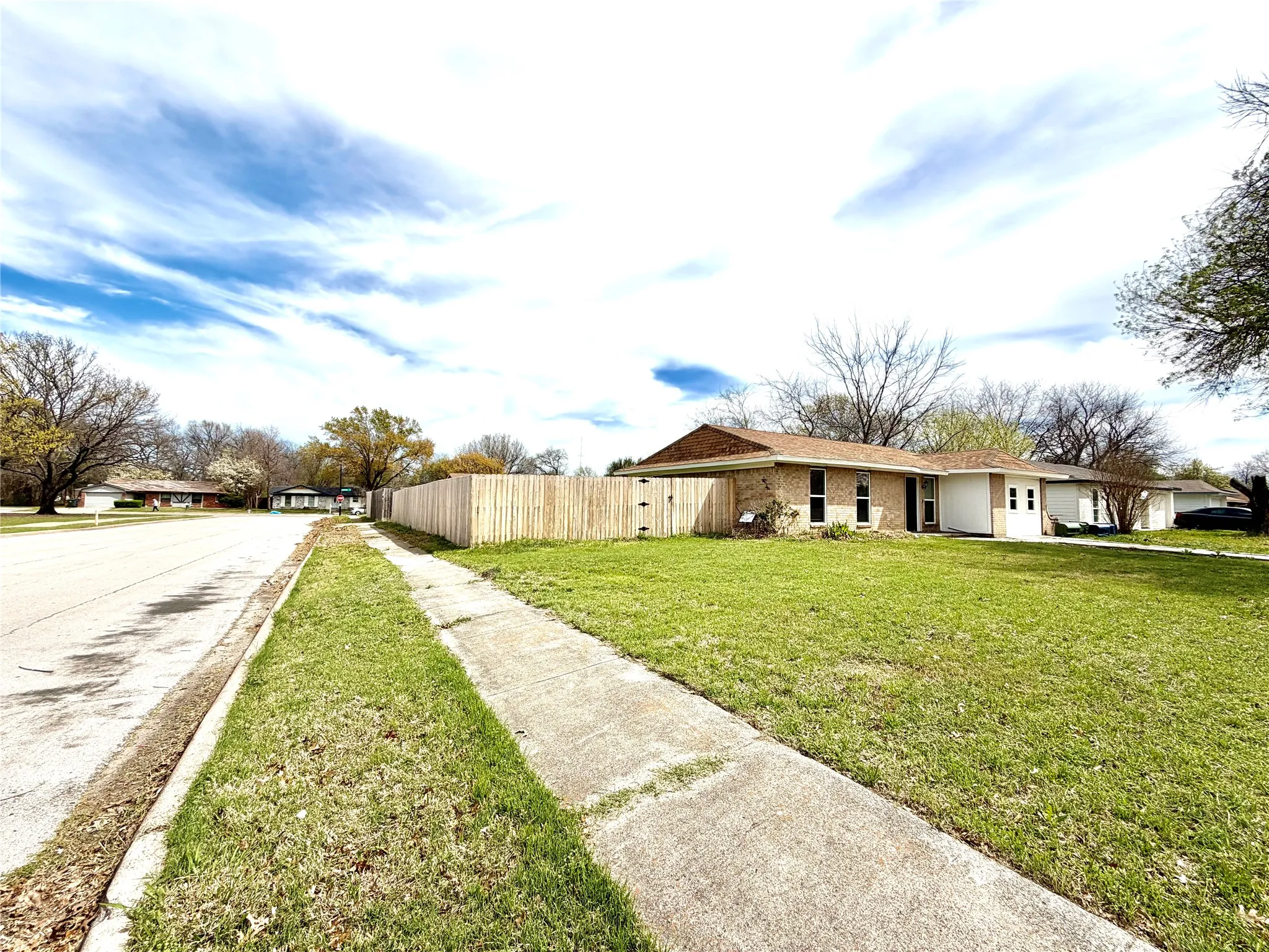 Single Family Residence For Sale in Dallas County , 1801 Coleta Place, Garland, Texas 75040, 4 Bedroom, 2 Bathroom, Garage spaces, 1,861 Sqft, built in 1977, mls#21384389, Real Estate Agent in Garland, Homes For Sale in Dallas county, Homes For Sale in Garland, Realtor in Garland Texas, Real Estate Brokerage Independent Realty Texas, Luminita Cordes Realtor