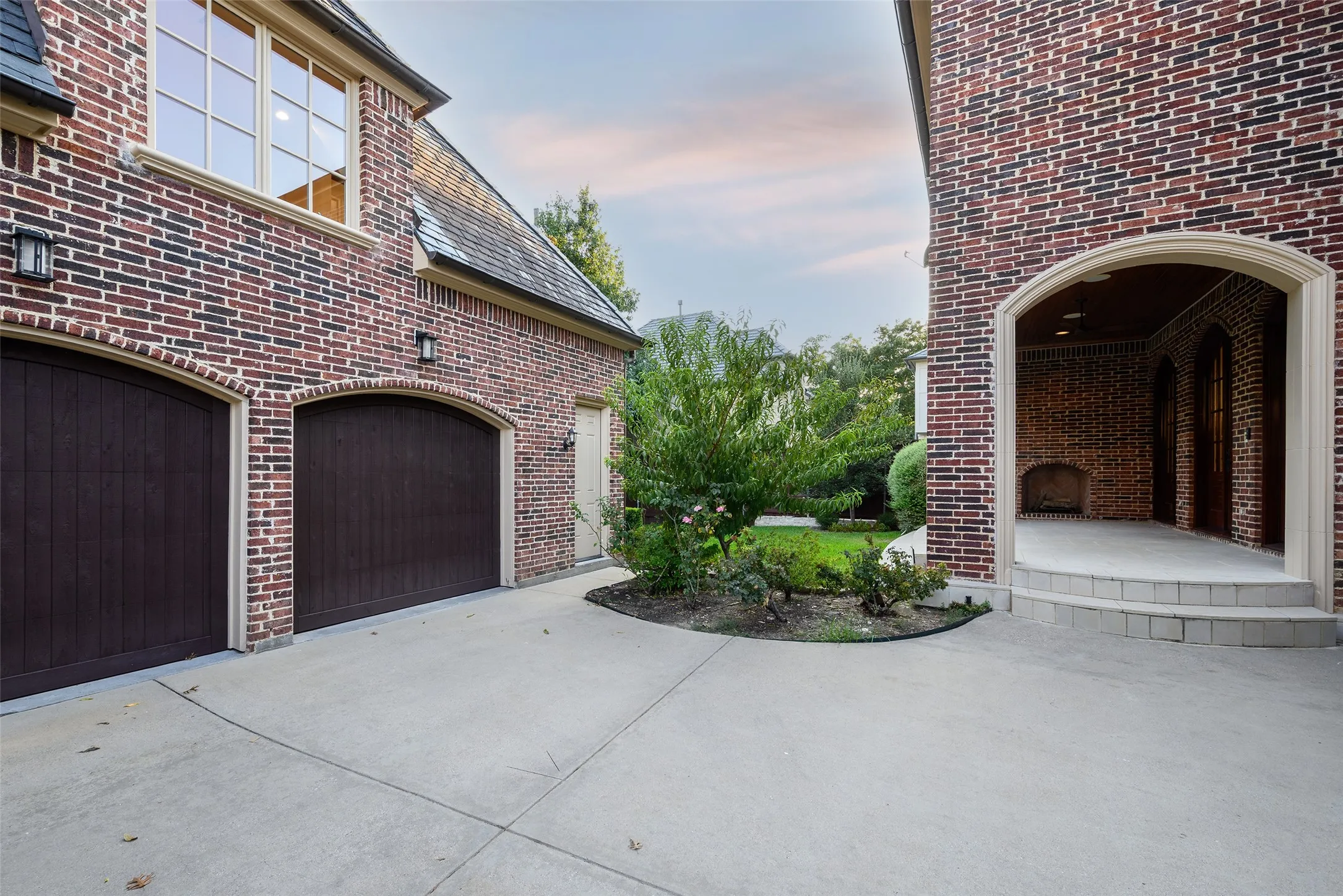 Single Family Residence For Sale in Dallas County , 4421 Livingston Avenue, Highland Park, Texas 75205, 4 Bedroom, 7 Bathroom, 2 Garage spaces, 4,721 Sqft, built in 2005, mls#21383066, Real Estate Agent in Highland Park, Homes For Sale in Dallas county, Homes For Sale in Highland Park, Realtor in Highland Park Texas, Real Estate Brokerage Independent Realty Texas, Luminita Cordes Realtor