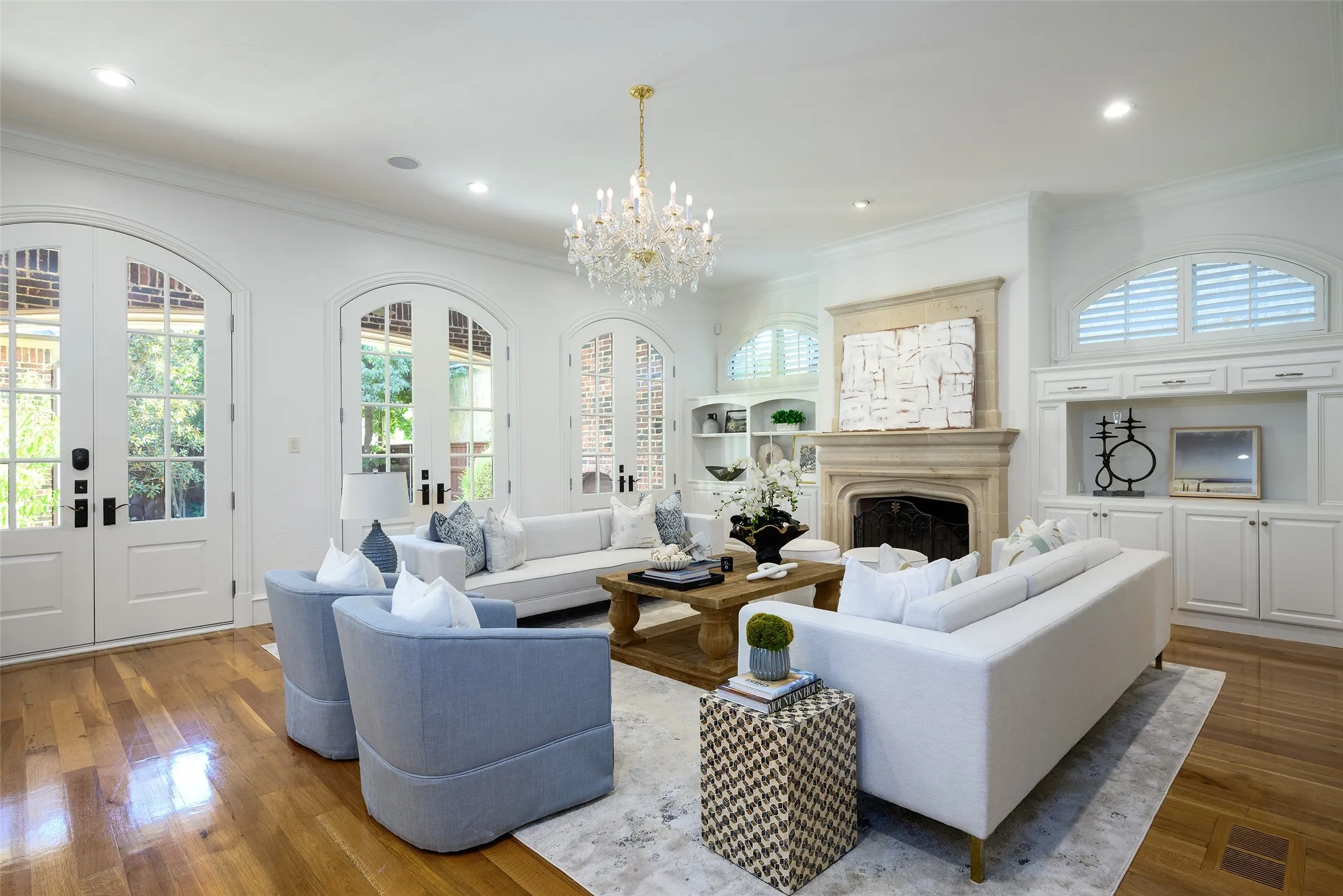 Single Family Residence For Sale in Dallas County , 4421 Livingston Avenue, Highland Park, Texas 75205, 4 Bedroom, 7 Bathroom, 2 Garage spaces, 4,721 Sqft, built in 2005, mls#21383066, Real Estate Agent in Highland Park, Homes For Sale in Dallas county, Homes For Sale in Highland Park, Realtor in Highland Park Texas, Real Estate Brokerage Independent Realty Texas, Luminita Cordes Realtor