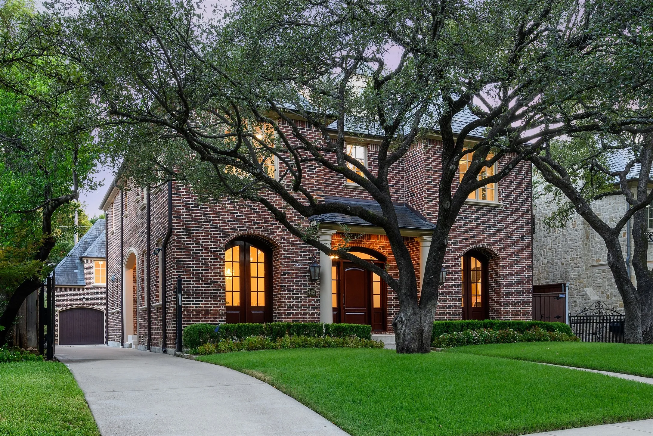 Single Family Residence For Sale in Dallas County , 4421 Livingston Avenue, Highland Park, Texas 75205, 4 Bedroom, 7 Bathroom, 2 Garage spaces, 4,721 Sqft, built in 2005, mls#21383066, Real Estate Agent in Highland Park, Homes For Sale in Dallas county, Homes For Sale in Highland Park, Realtor in Highland Park Texas, Real Estate Brokerage Independent Realty Texas, Luminita Cordes Realtor