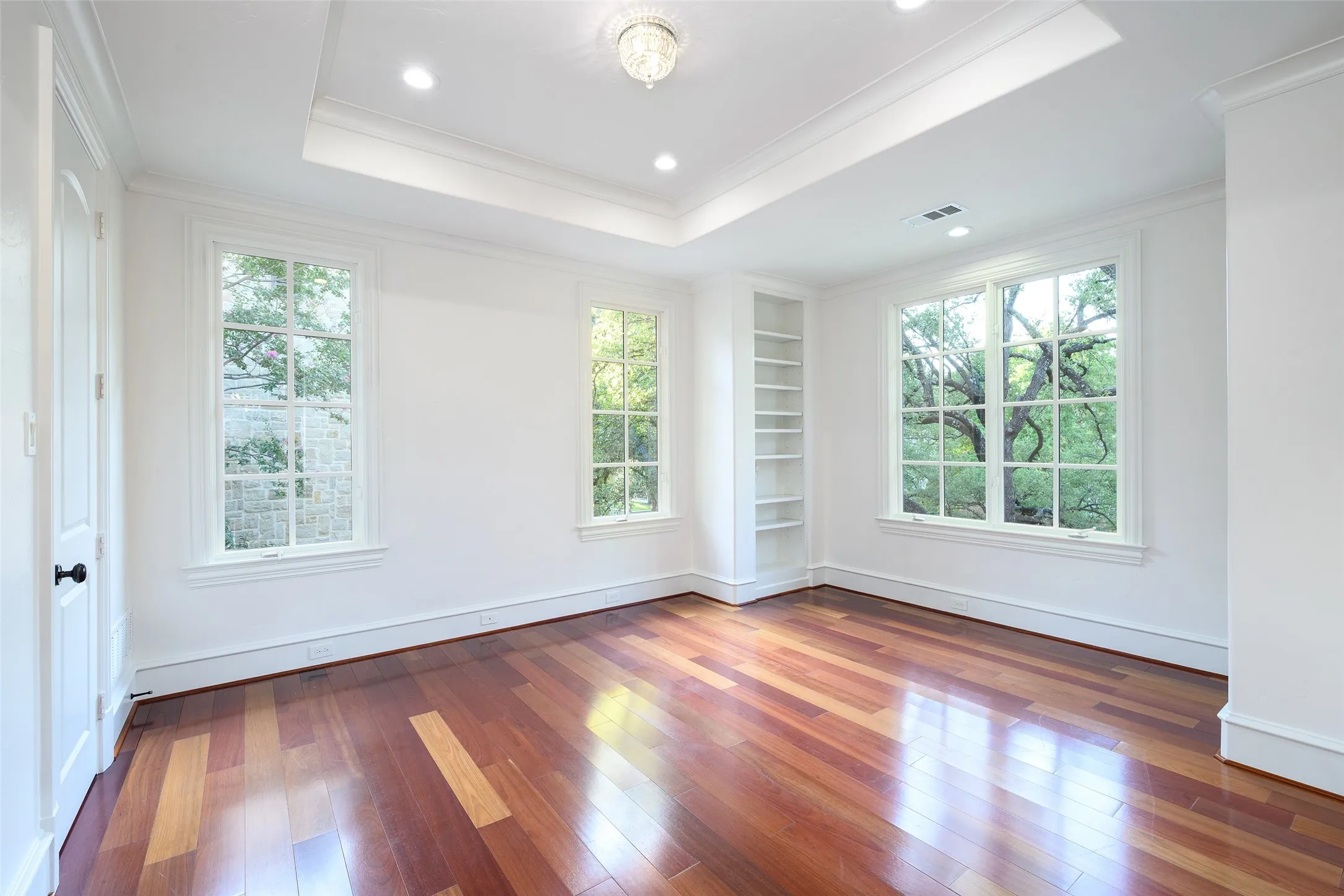 Single Family Residence For Sale in Dallas County , 4421 Livingston Avenue, Highland Park, Texas 75205, 4 Bedroom, 7 Bathroom, 2 Garage spaces, 4,721 Sqft, built in 2005, mls#21383066, Real Estate Agent in Highland Park, Homes For Sale in Dallas county, Homes For Sale in Highland Park, Realtor in Highland Park Texas, Real Estate Brokerage Independent Realty Texas, Luminita Cordes Realtor