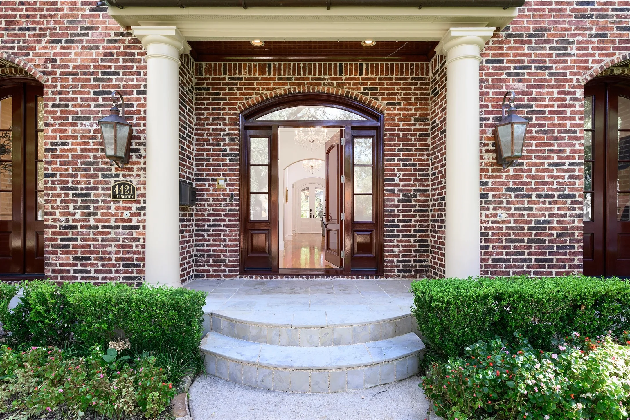 Single Family Residence For Sale in Dallas County , 4421 Livingston Avenue, Highland Park, Texas 75205, 4 Bedroom, 7 Bathroom, 2 Garage spaces, 4,721 Sqft, built in 2005, mls#21383066, Real Estate Agent in Highland Park, Homes For Sale in Dallas county, Homes For Sale in Highland Park, Realtor in Highland Park Texas, Real Estate Brokerage Independent Realty Texas, Luminita Cordes Realtor