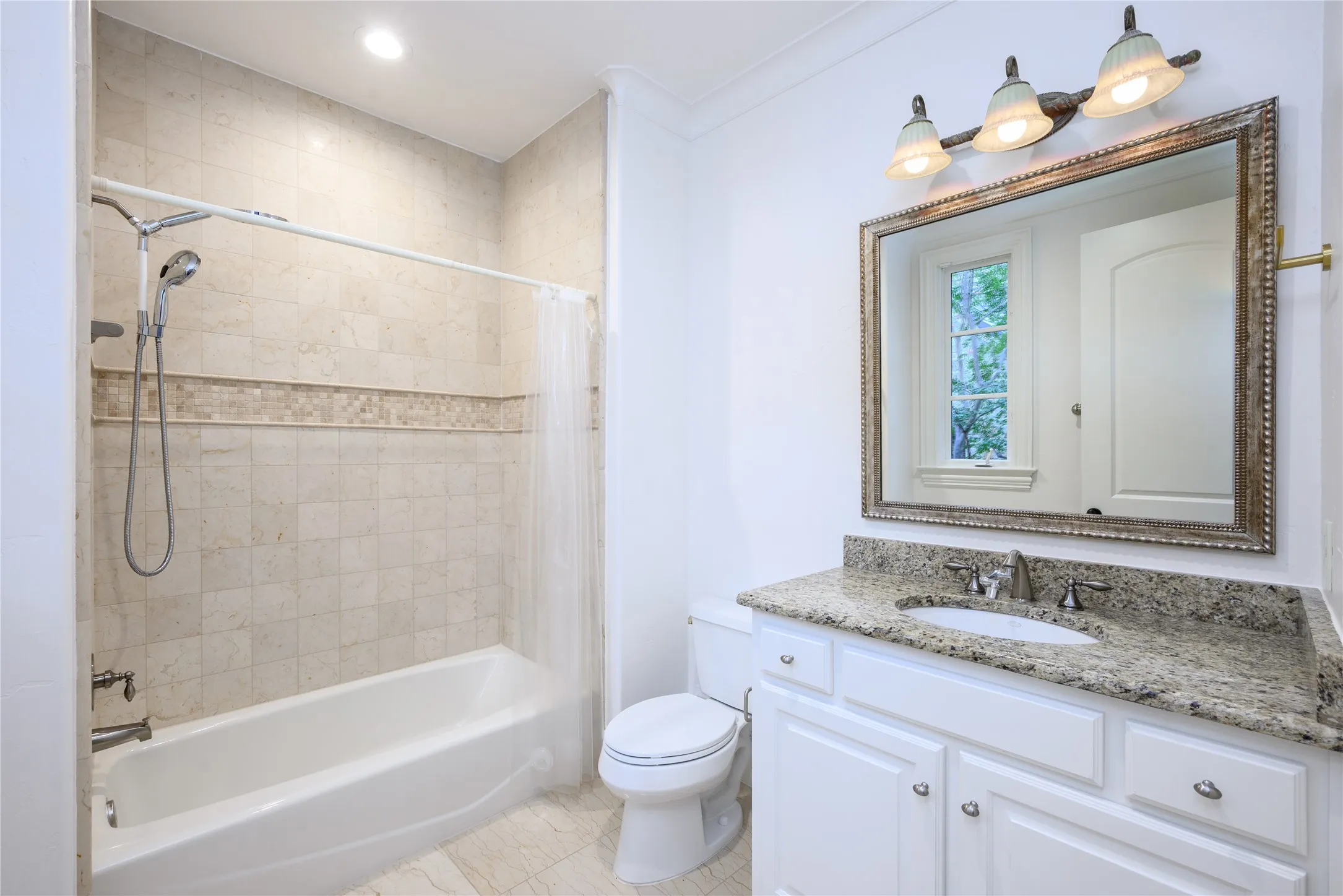 Single Family Residence For Sale in Dallas County , 4421 Livingston Avenue, Highland Park, Texas 75205, 4 Bedroom, 7 Bathroom, 2 Garage spaces, 4,721 Sqft, built in 2005, mls#21383066, Real Estate Agent in Highland Park, Homes For Sale in Dallas county, Homes For Sale in Highland Park, Realtor in Highland Park Texas, Real Estate Brokerage Independent Realty Texas, Luminita Cordes Realtor