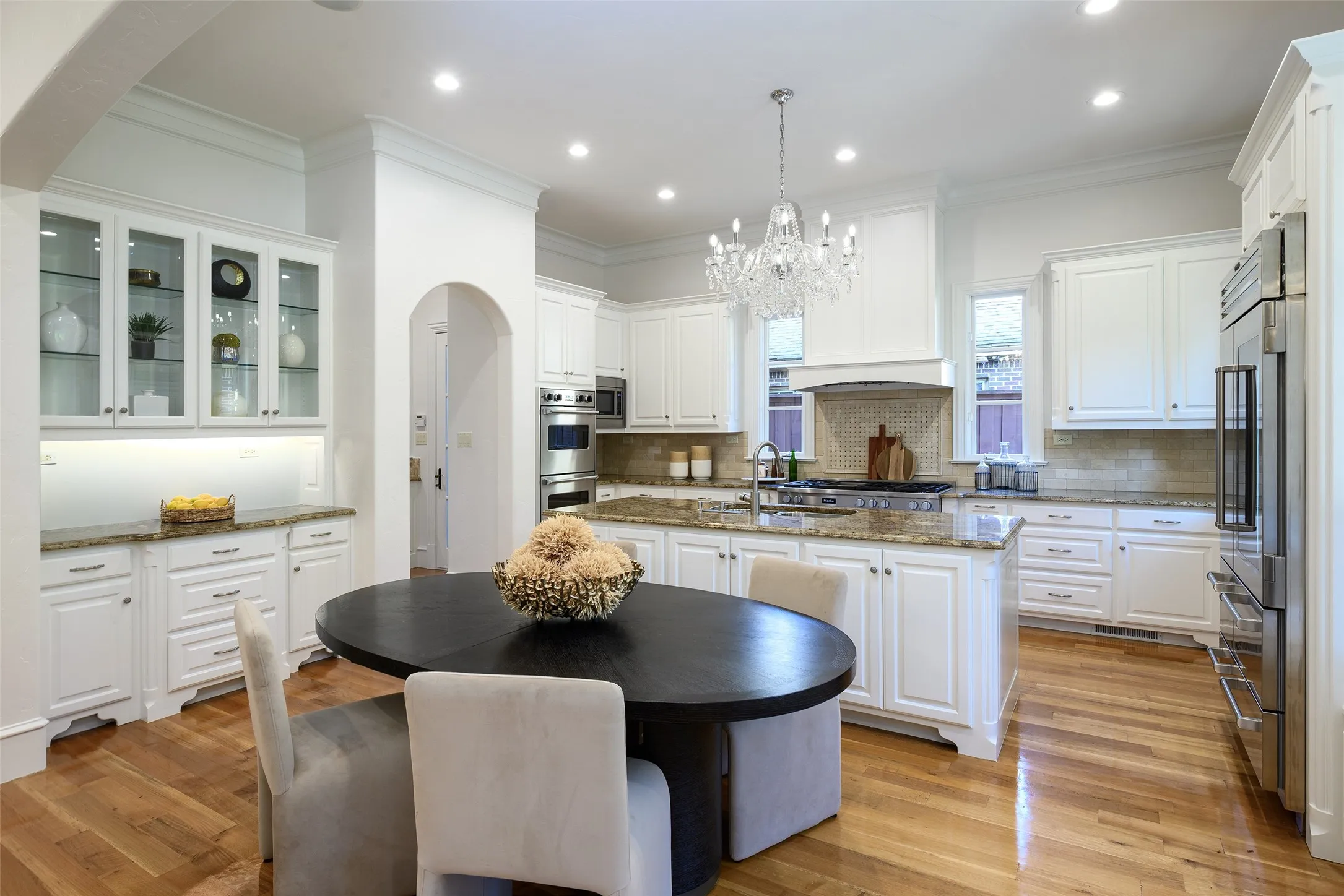 Single Family Residence For Sale in Dallas County , 4421 Livingston Avenue, Highland Park, Texas 75205, 4 Bedroom, 7 Bathroom, 2 Garage spaces, 4,721 Sqft, built in 2005, mls#21383066, Real Estate Agent in Highland Park, Homes For Sale in Dallas county, Homes For Sale in Highland Park, Realtor in Highland Park Texas, Real Estate Brokerage Independent Realty Texas, Luminita Cordes Realtor