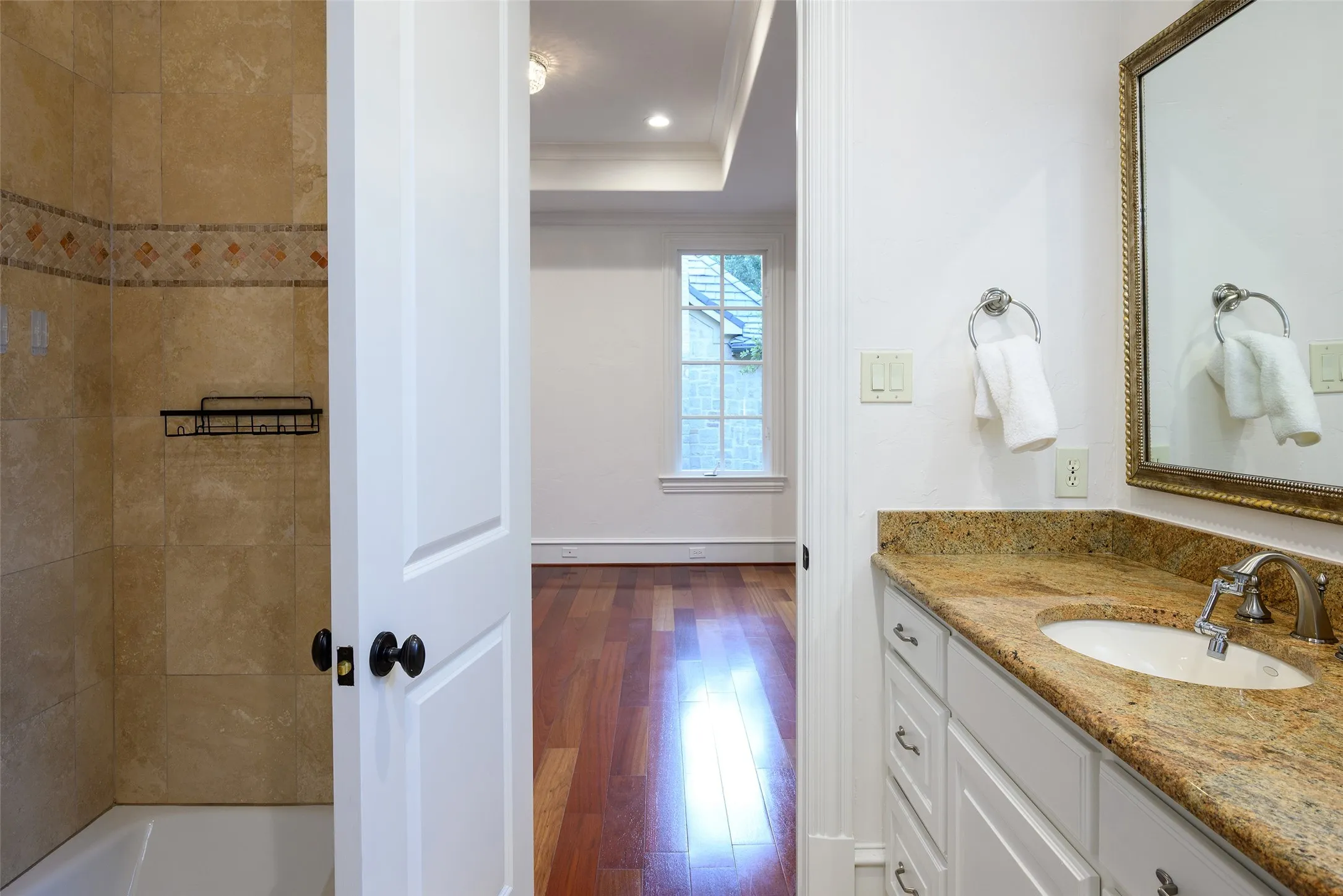 Single Family Residence For Sale in Dallas County , 4421 Livingston Avenue, Highland Park, Texas 75205, 4 Bedroom, 7 Bathroom, 2 Garage spaces, 4,721 Sqft, built in 2005, mls#21383066, Real Estate Agent in Highland Park, Homes For Sale in Dallas county, Homes For Sale in Highland Park, Realtor in Highland Park Texas, Real Estate Brokerage Independent Realty Texas, Luminita Cordes Realtor