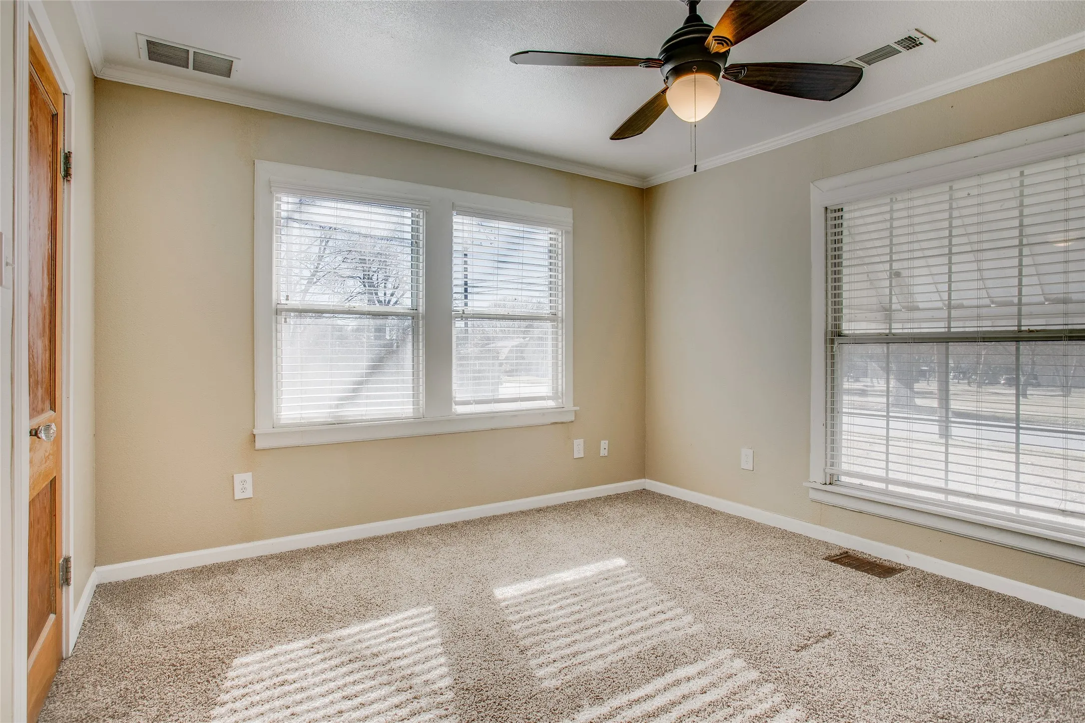 Single Family Residence For Rent in Dallas County , 318 S Walker Street, Mesquite, Texas 75149, 3 Bedroom, 1 Bathroom, Garage spaces, 1,352 Sqft, built in 1946, mls#21384312, Real Estate Agent in Mesquite, Homes For Rent in Dallas county, Homes For Rent in Mesquite, Realtor in Mesquite Texas, Real Estate Brokerage Independent Realty Texas, Luminita Cordes Realtor