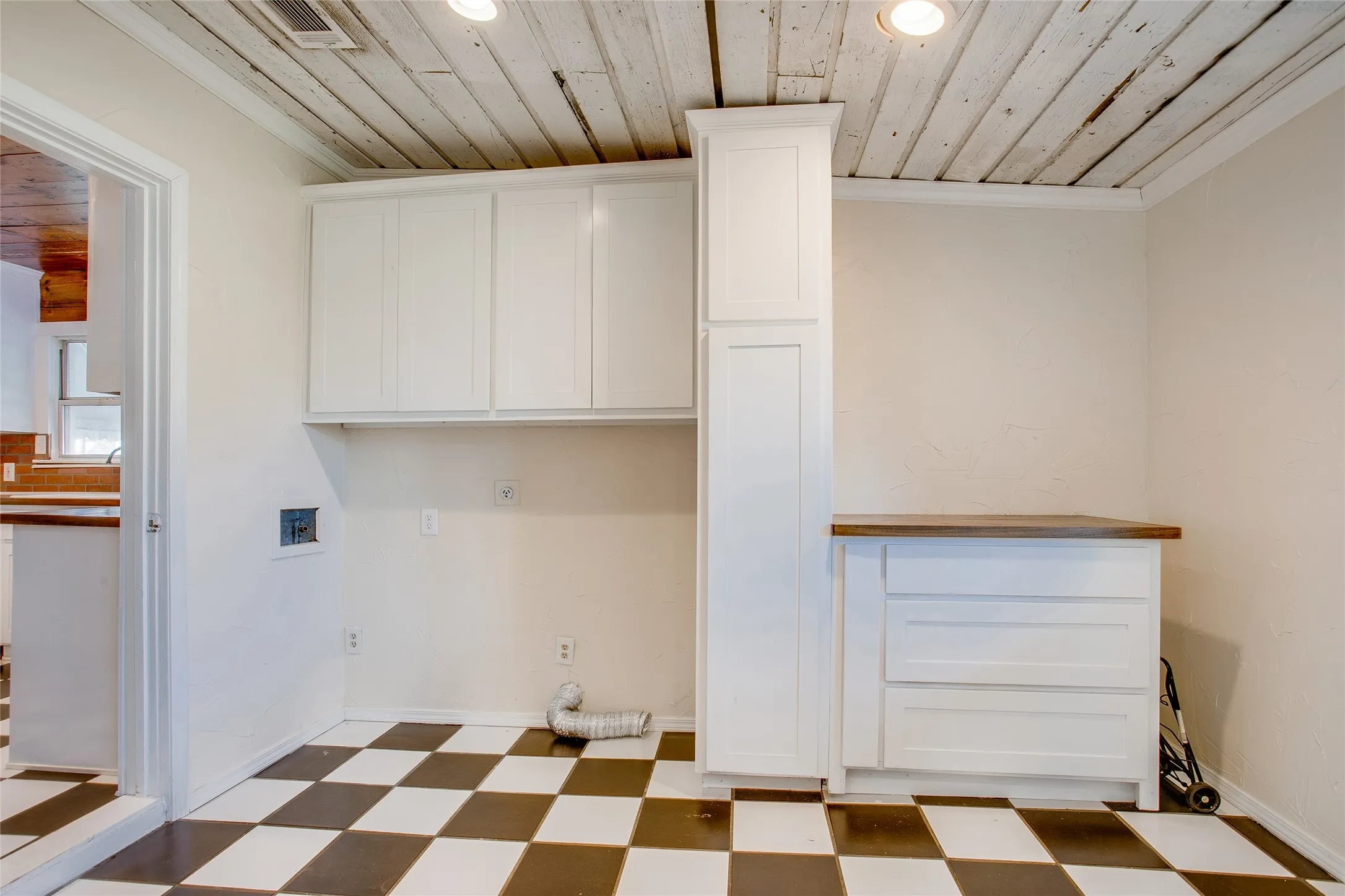 Single Family Residence For Rent in Dallas County , 318 S Walker Street, Mesquite, Texas 75149, 3 Bedroom, 1 Bathroom, Garage spaces, 1,352 Sqft, built in 1946, mls#21384312, Real Estate Agent in Mesquite, Homes For Rent in Dallas county, Homes For Rent in Mesquite, Realtor in Mesquite Texas, Real Estate Brokerage Independent Realty Texas, Luminita Cordes Realtor