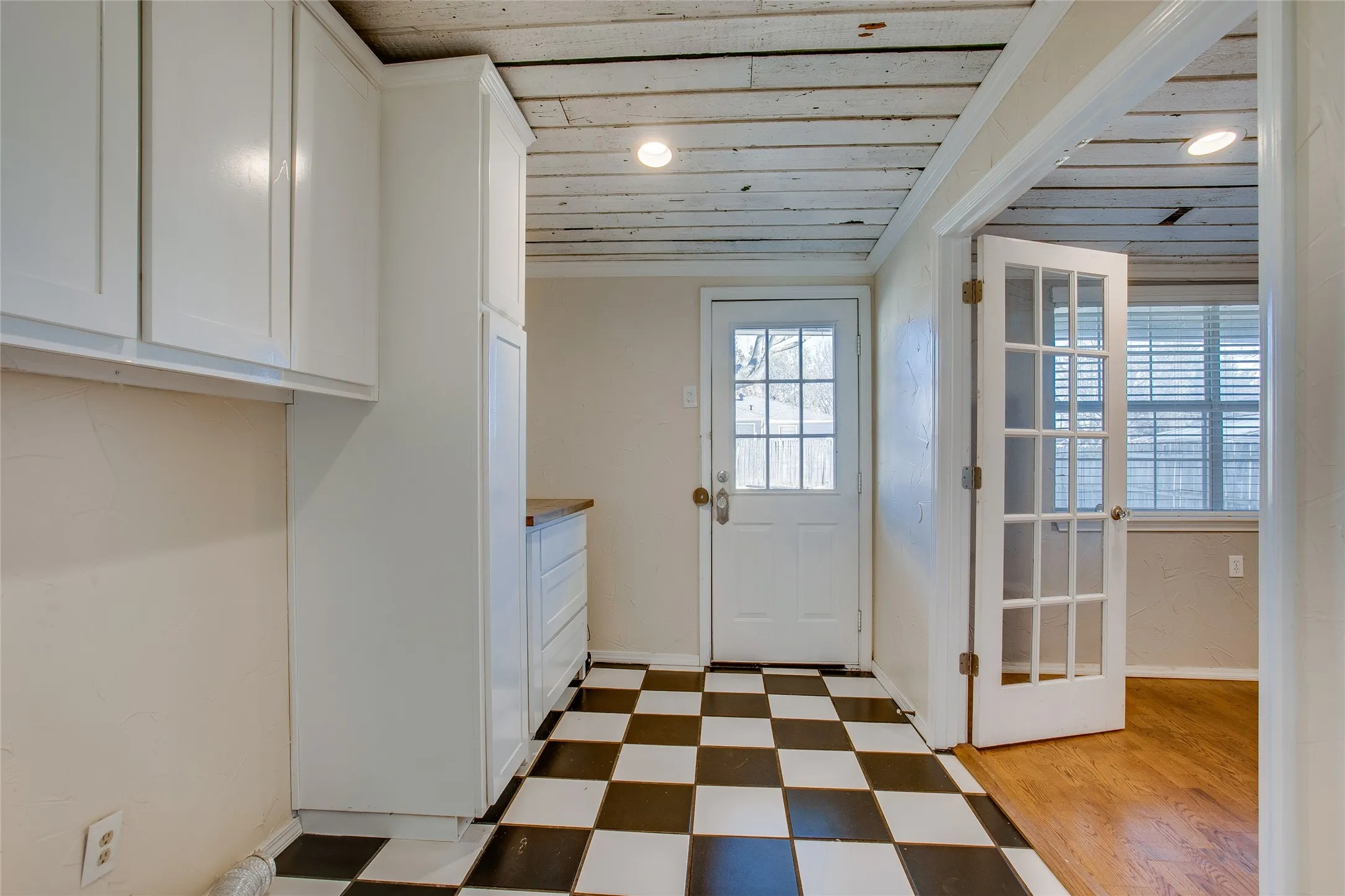Single Family Residence For Rent in Dallas County , 318 S Walker Street, Mesquite, Texas 75149, 3 Bedroom, 1 Bathroom, Garage spaces, 1,352 Sqft, built in 1946, mls#21384312, Real Estate Agent in Mesquite, Homes For Rent in Dallas county, Homes For Rent in Mesquite, Realtor in Mesquite Texas, Real Estate Brokerage Independent Realty Texas, Luminita Cordes Realtor