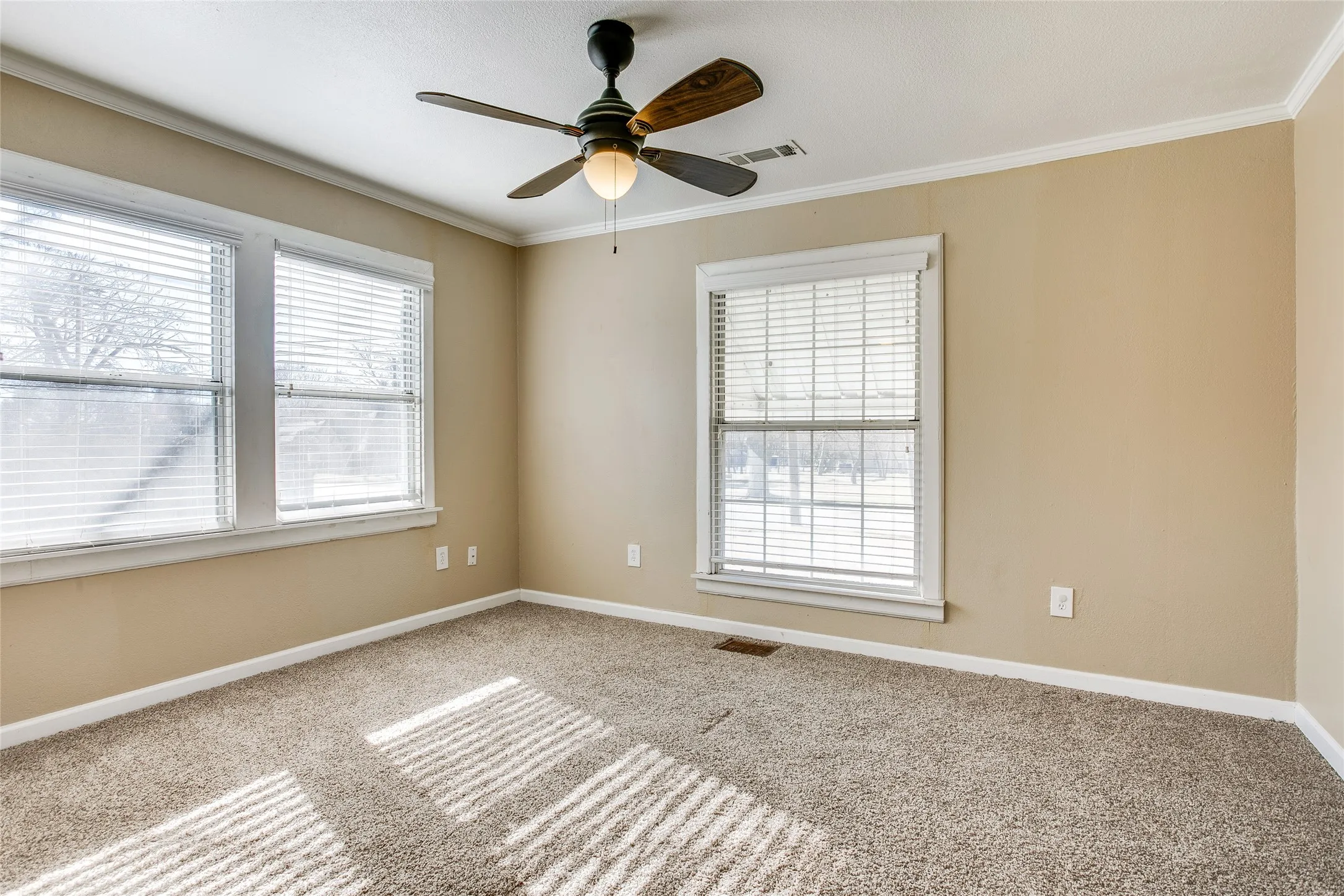 Single Family Residence For Rent in Dallas County , 318 S Walker Street, Mesquite, Texas 75149, 3 Bedroom, 1 Bathroom, Garage spaces, 1,352 Sqft, built in 1946, mls#21384312, Real Estate Agent in Mesquite, Homes For Rent in Dallas county, Homes For Rent in Mesquite, Realtor in Mesquite Texas, Real Estate Brokerage Independent Realty Texas, Luminita Cordes Realtor