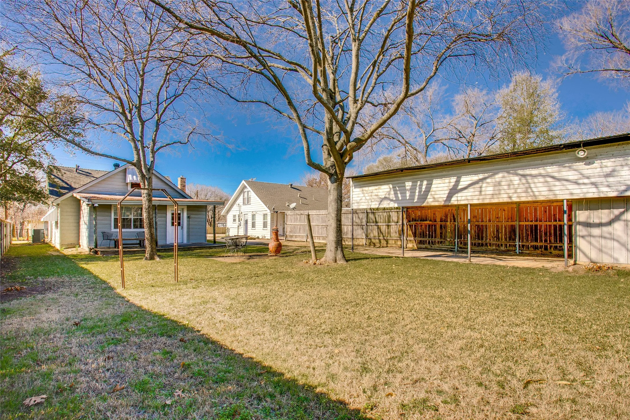 Single Family Residence For Rent in Dallas County , 318 S Walker Street, Mesquite, Texas 75149, 3 Bedroom, 1 Bathroom, Garage spaces, 1,352 Sqft, built in 1946, mls#21384312, Real Estate Agent in Mesquite, Homes For Rent in Dallas county, Homes For Rent in Mesquite, Realtor in Mesquite Texas, Real Estate Brokerage Independent Realty Texas, Luminita Cordes Realtor