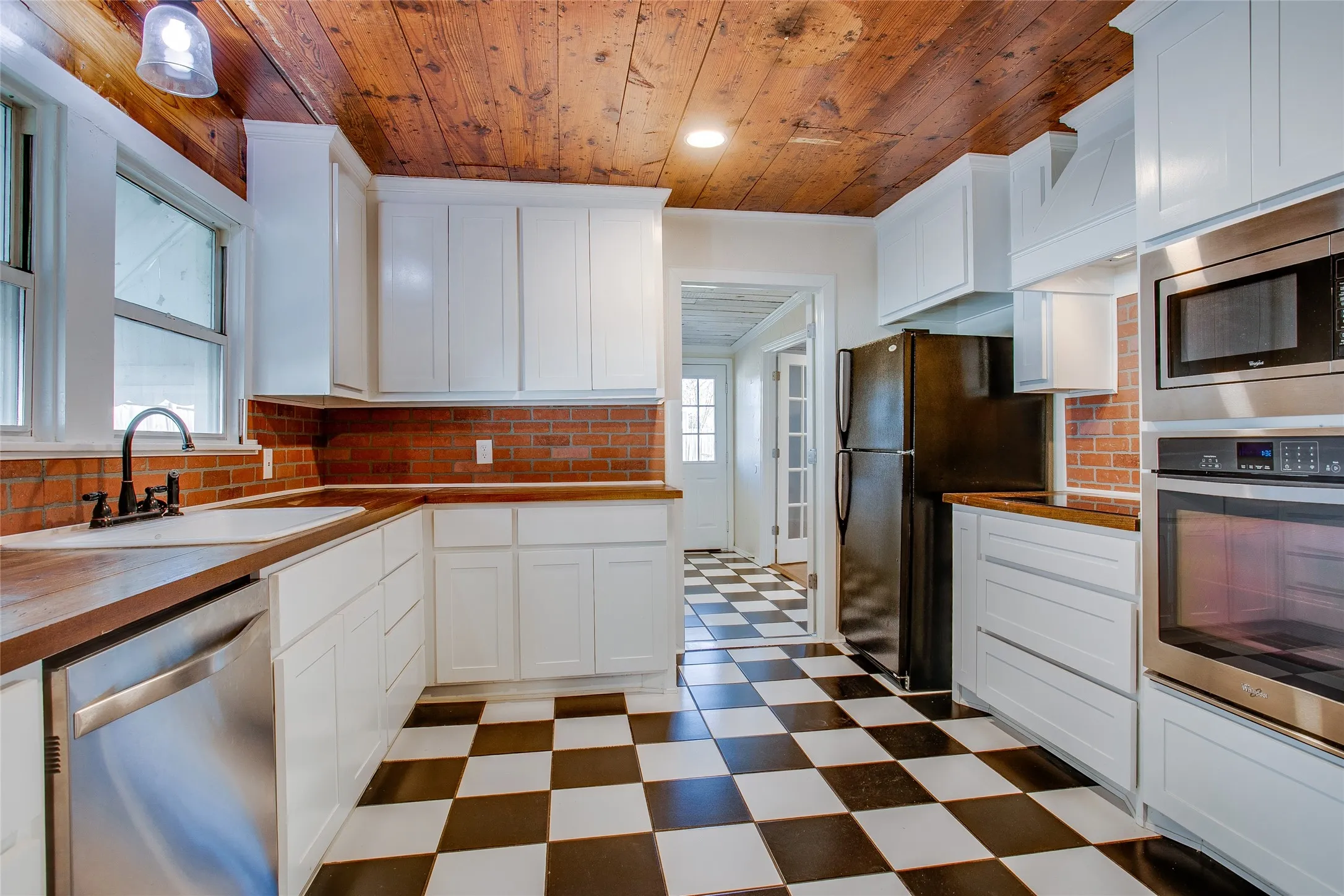 Single Family Residence For Rent in Dallas County , 318 S Walker Street, Mesquite, Texas 75149, 3 Bedroom, 1 Bathroom, Garage spaces, 1,352 Sqft, built in 1946, mls#21384312, Real Estate Agent in Mesquite, Homes For Rent in Dallas county, Homes For Rent in Mesquite, Realtor in Mesquite Texas, Real Estate Brokerage Independent Realty Texas, Luminita Cordes Realtor