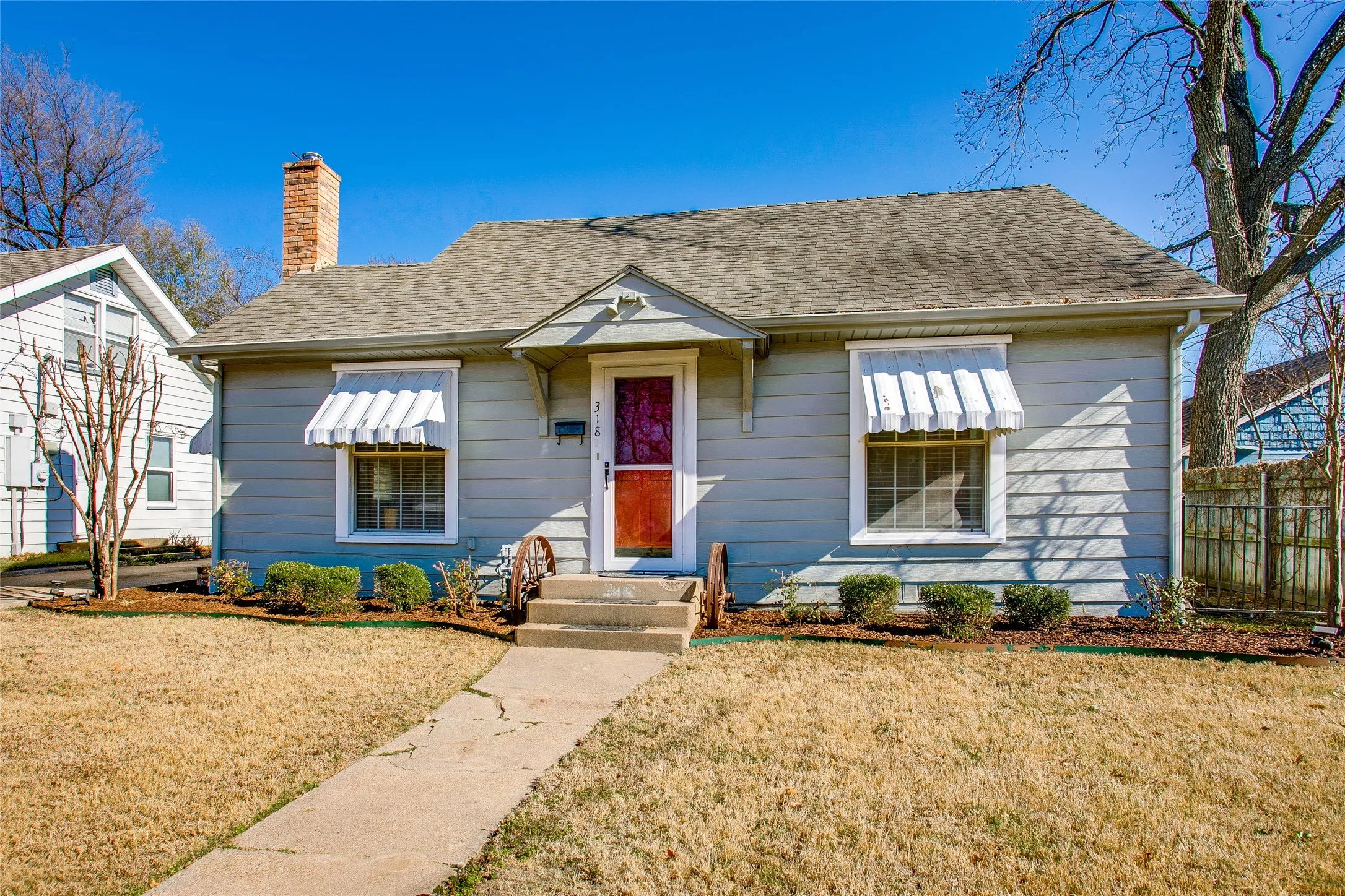Single Family Residence For Rent in Dallas County , 318 S Walker Street, Mesquite, Texas 75149, 3 Bedroom, 1 Bathroom, Garage spaces, 1,352 Sqft, built in 1946, mls#21384312, Real Estate Agent in Mesquite, Homes For Rent in Dallas county, Homes For Rent in Mesquite, Realtor in Mesquite Texas, Real Estate Brokerage Independent Realty Texas, Luminita Cordes Realtor