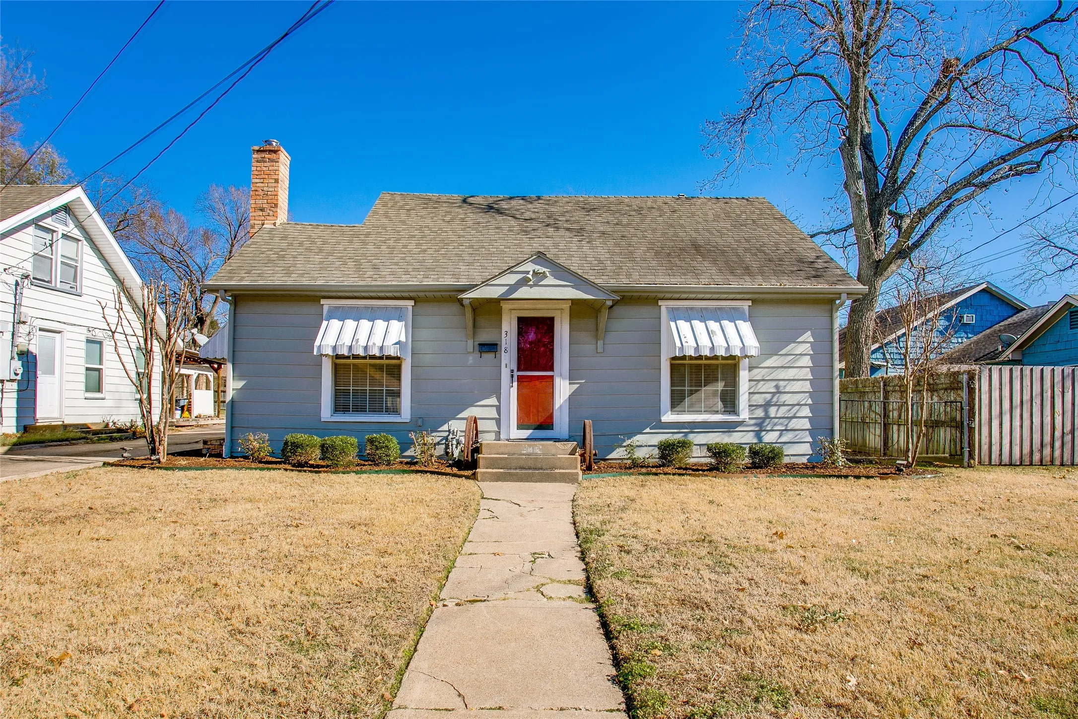 Single Family Residence For Rent in Dallas County , 318 S Walker Street, Mesquite, Texas 75149, 3 Bedroom, 1 Bathroom, Garage spaces, 1,352 Sqft, built in 1946, mls#21384312, Real Estate Agent in Mesquite, Homes For Rent in Dallas county, Homes For Rent in Mesquite, Realtor in Mesquite Texas, Real Estate Brokerage Independent Realty Texas, Luminita Cordes Realtor