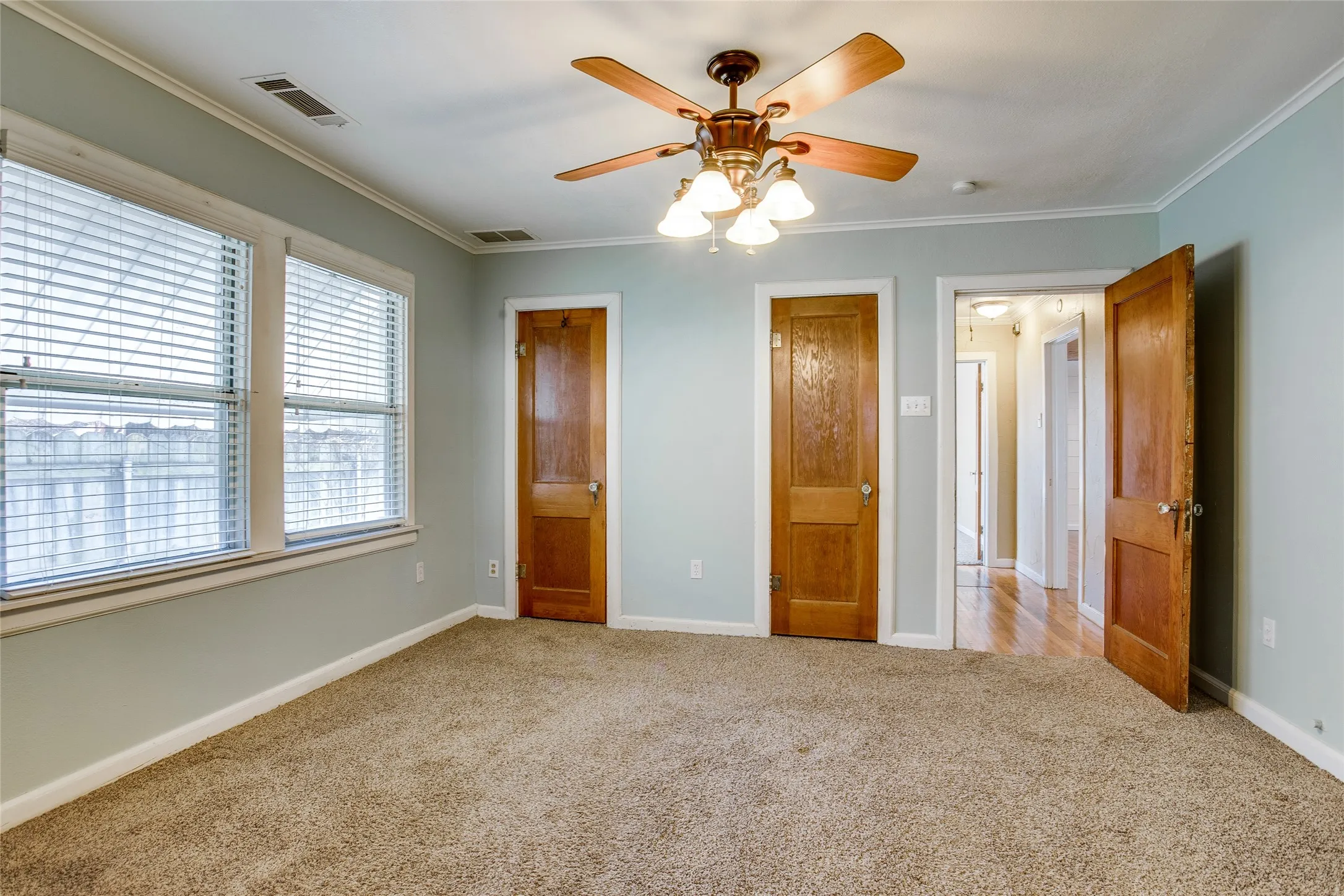 Single Family Residence For Rent in Dallas County , 318 S Walker Street, Mesquite, Texas 75149, 3 Bedroom, 1 Bathroom, Garage spaces, 1,352 Sqft, built in 1946, mls#21384312, Real Estate Agent in Mesquite, Homes For Rent in Dallas county, Homes For Rent in Mesquite, Realtor in Mesquite Texas, Real Estate Brokerage Independent Realty Texas, Luminita Cordes Realtor