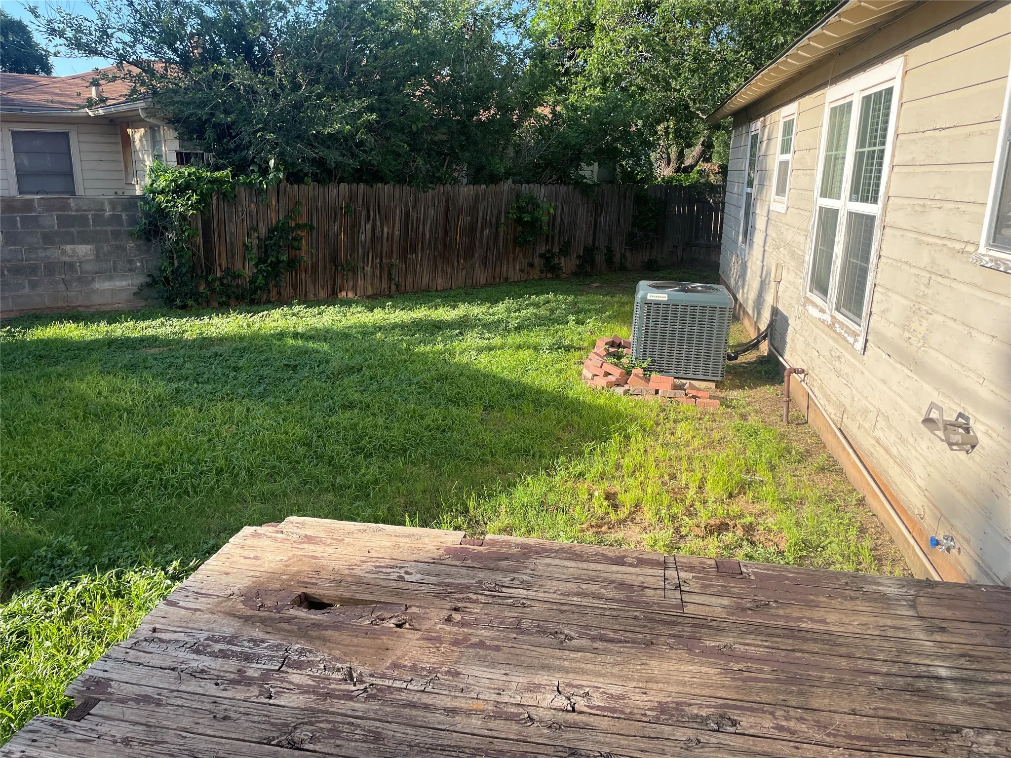 Single Family Residence For Sale in Taylor County , 1874 Jeanette Street, Abilene, Texas 79602, 3 Bedroom, 2 Bathroom, Garage spaces, 1,310 Sqft, built in 1950, mls#21384396, Real Estate Agent in Abilene, Homes For Sale in Taylor county, Homes For Sale in Abilene, Realtor in Abilene Texas, Real Estate Brokerage Independent Realty Texas, Luminita Cordes Realtor