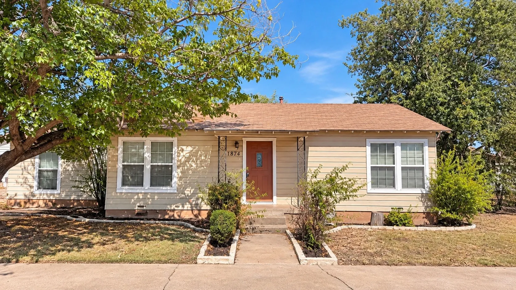 Single Family Residence For Sale in Taylor County , 1874 Jeanette Street, Abilene, Texas 79602, 3 Bedroom, 2 Bathroom, Garage spaces, 1,310 Sqft, built in 1950, mls#21384396, Real Estate Agent in Abilene, Homes For Sale in Taylor county, Homes For Sale in Abilene, Realtor in Abilene Texas, Real Estate Brokerage Independent Realty Texas, Luminita Cordes Realtor