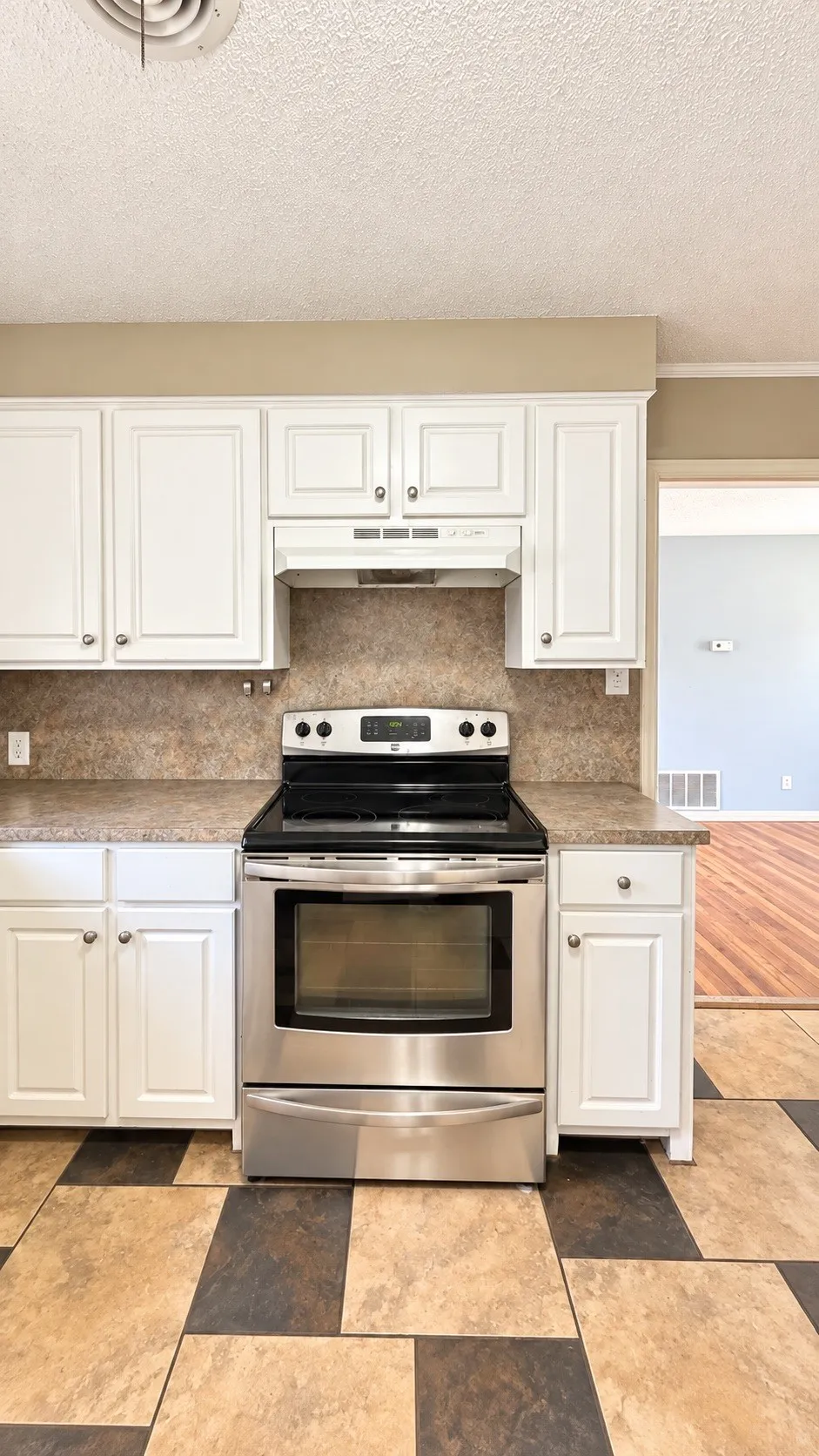 Single Family Residence For Sale in Taylor County , 1874 Jeanette Street, Abilene, Texas 79602, 3 Bedroom, 2 Bathroom, Garage spaces, 1,310 Sqft, built in 1950, mls#21384396, Real Estate Agent in Abilene, Homes For Sale in Taylor county, Homes For Sale in Abilene, Realtor in Abilene Texas, Real Estate Brokerage Independent Realty Texas, Luminita Cordes Realtor