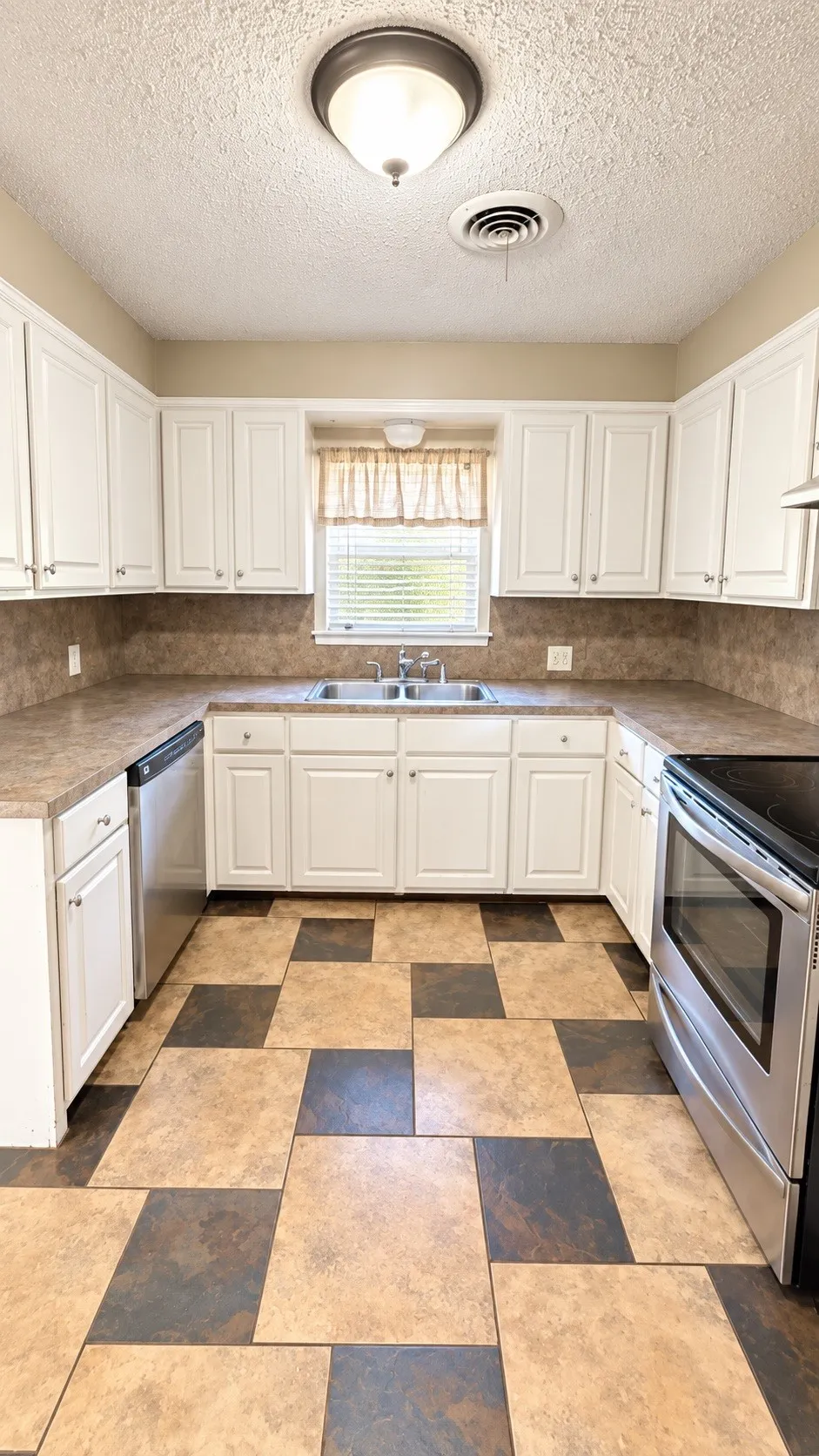 Single Family Residence For Sale in Taylor County , 1874 Jeanette Street, Abilene, Texas 79602, 3 Bedroom, 2 Bathroom, Garage spaces, 1,310 Sqft, built in 1950, mls#21384396, Real Estate Agent in Abilene, Homes For Sale in Taylor county, Homes For Sale in Abilene, Realtor in Abilene Texas, Real Estate Brokerage Independent Realty Texas, Luminita Cordes Realtor