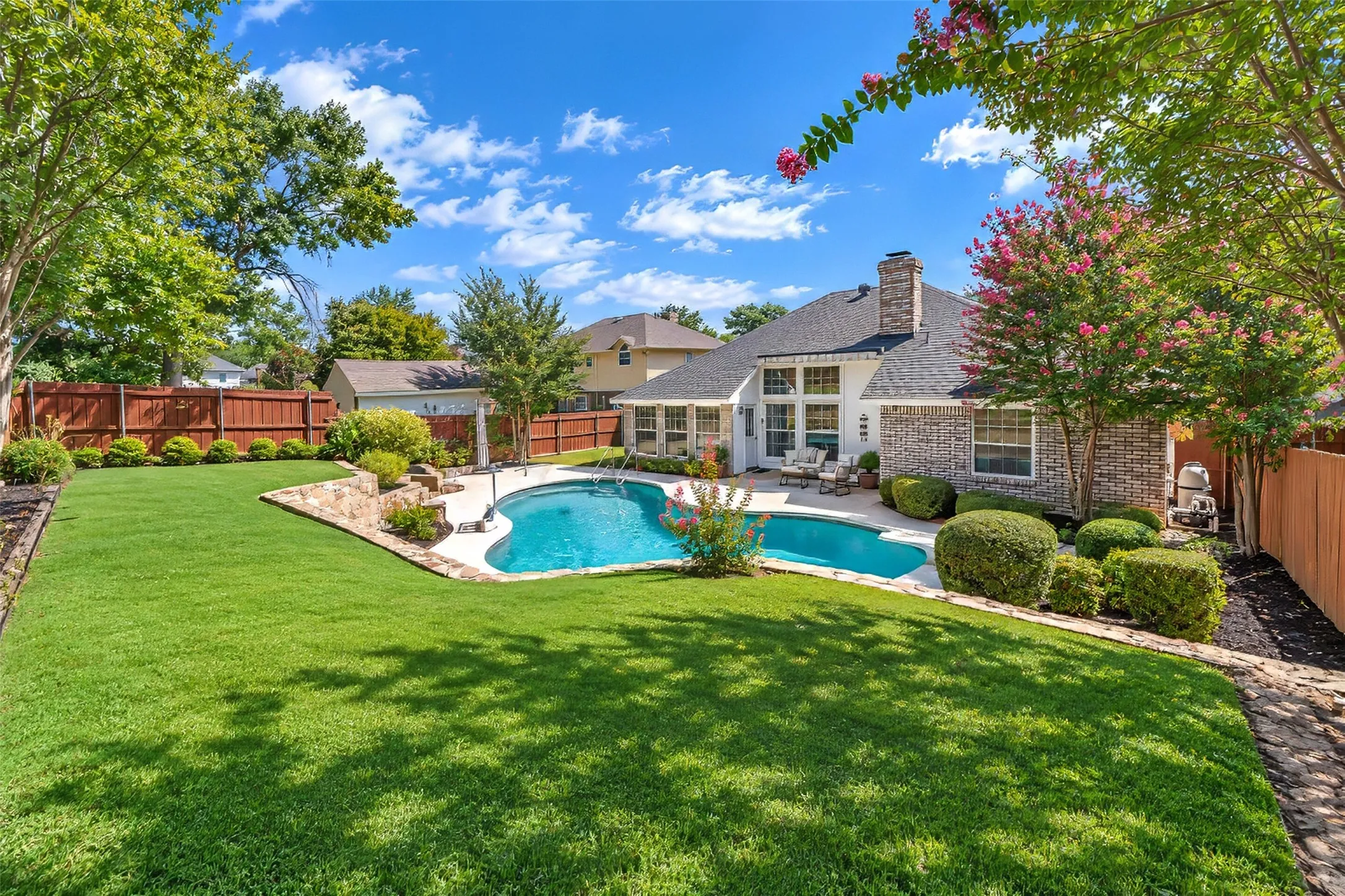 Single Family Residence For Sale in Tarrant County , 3121 Hazlewood Court, Bedford, Texas 76021, 3 Bedroom, 2 Bathroom, 2 Garage spaces, 1,836 Sqft, built in 1987, mls#21383731, Real Estate Agent in Bedford, Homes For Sale in Tarrant county, Homes For Sale in Bedford, Realtor in Bedford Texas, Real Estate Brokerage Independent Realty Texas, Luminita Cordes Realtor