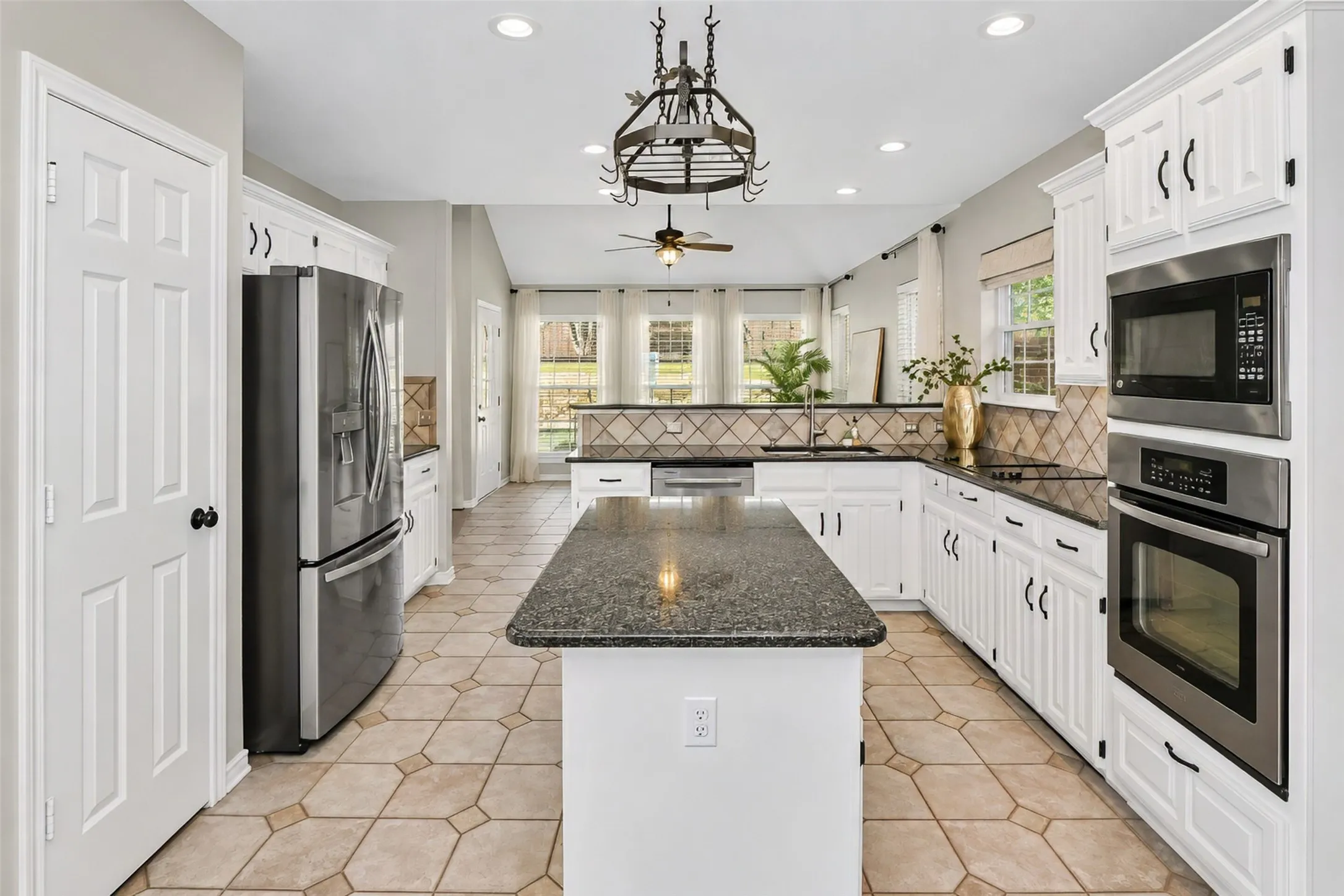 Single Family Residence For Sale in Tarrant County , 3121 Hazlewood Court, Bedford, Texas 76021, 3 Bedroom, 2 Bathroom, 2 Garage spaces, 1,836 Sqft, built in 1987, mls#21383731, Real Estate Agent in Bedford, Homes For Sale in Tarrant county, Homes For Sale in Bedford, Realtor in Bedford Texas, Real Estate Brokerage Independent Realty Texas, Luminita Cordes Realtor