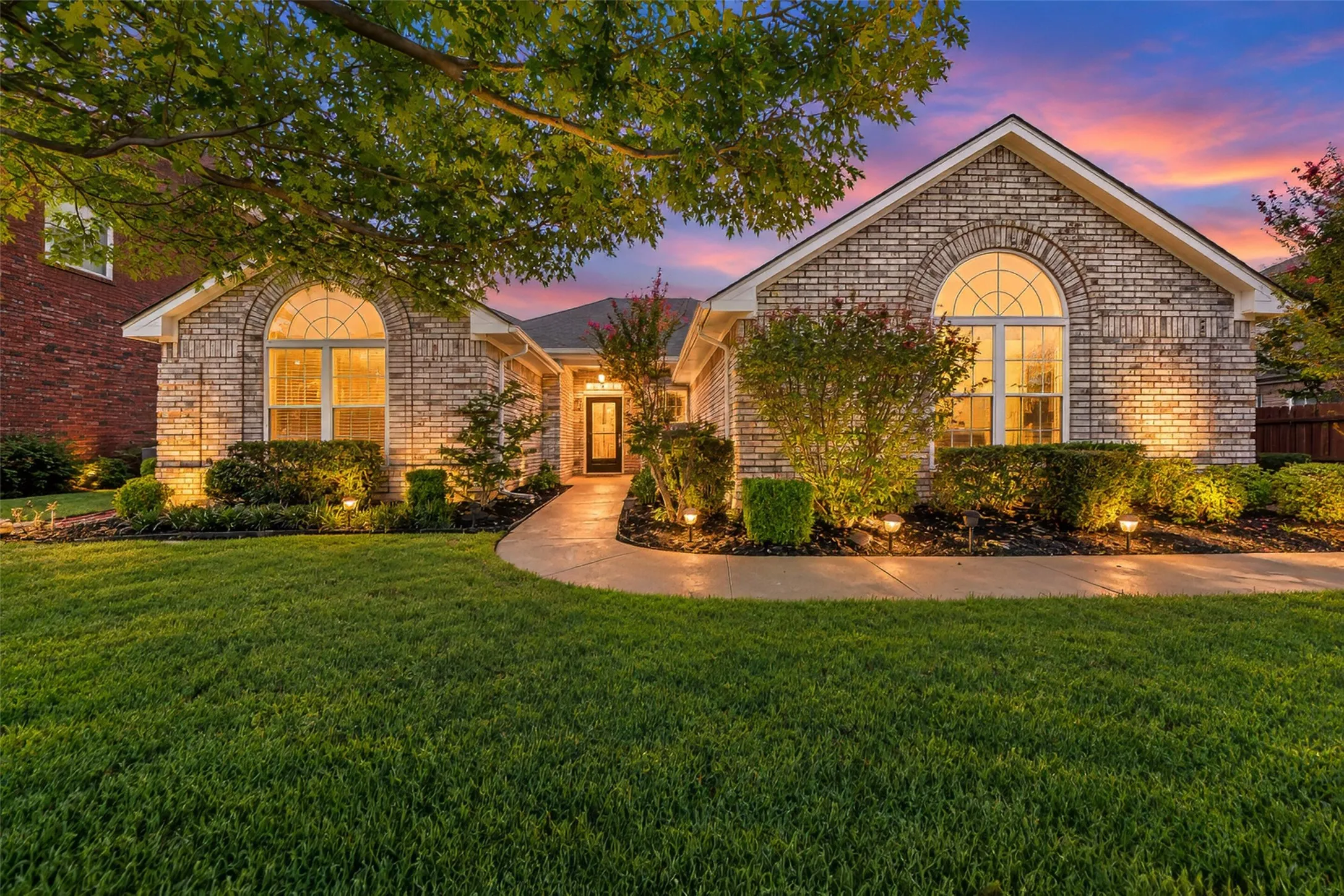 Single Family Residence For Sale in Tarrant County , 3121 Hazlewood Court, Bedford, Texas 76021, 3 Bedroom, 2 Bathroom, 2 Garage spaces, 1,836 Sqft, built in 1987, mls#21383731, Real Estate Agent in Bedford, Homes For Sale in Tarrant county, Homes For Sale in Bedford, Realtor in Bedford Texas, Real Estate Brokerage Independent Realty Texas, Luminita Cordes Realtor