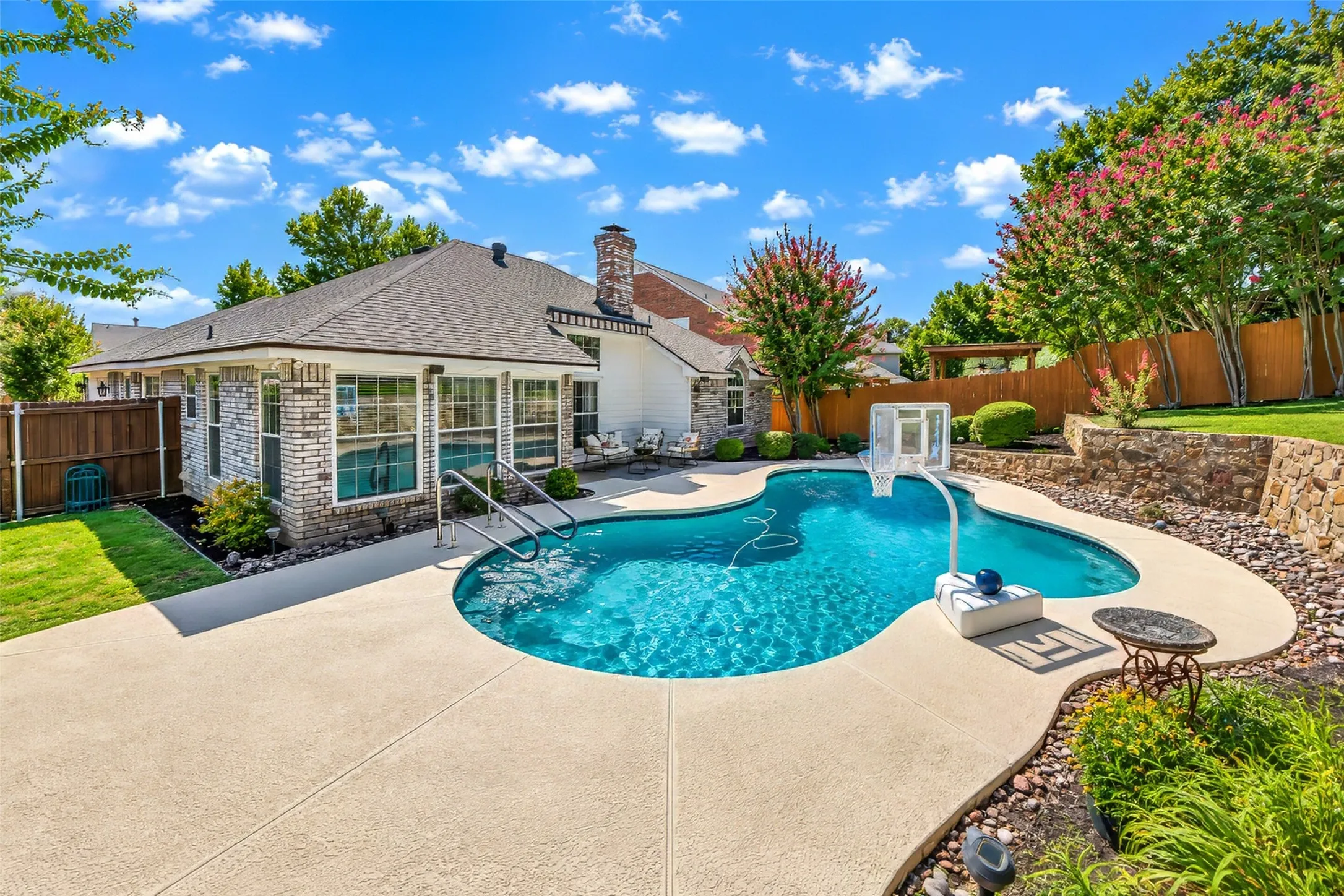 Single Family Residence For Sale in Tarrant County , 3121 Hazlewood Court, Bedford, Texas 76021, 3 Bedroom, 2 Bathroom, 2 Garage spaces, 1,836 Sqft, built in 1987, mls#21383731, Real Estate Agent in Bedford, Homes For Sale in Tarrant county, Homes For Sale in Bedford, Realtor in Bedford Texas, Real Estate Brokerage Independent Realty Texas, Luminita Cordes Realtor