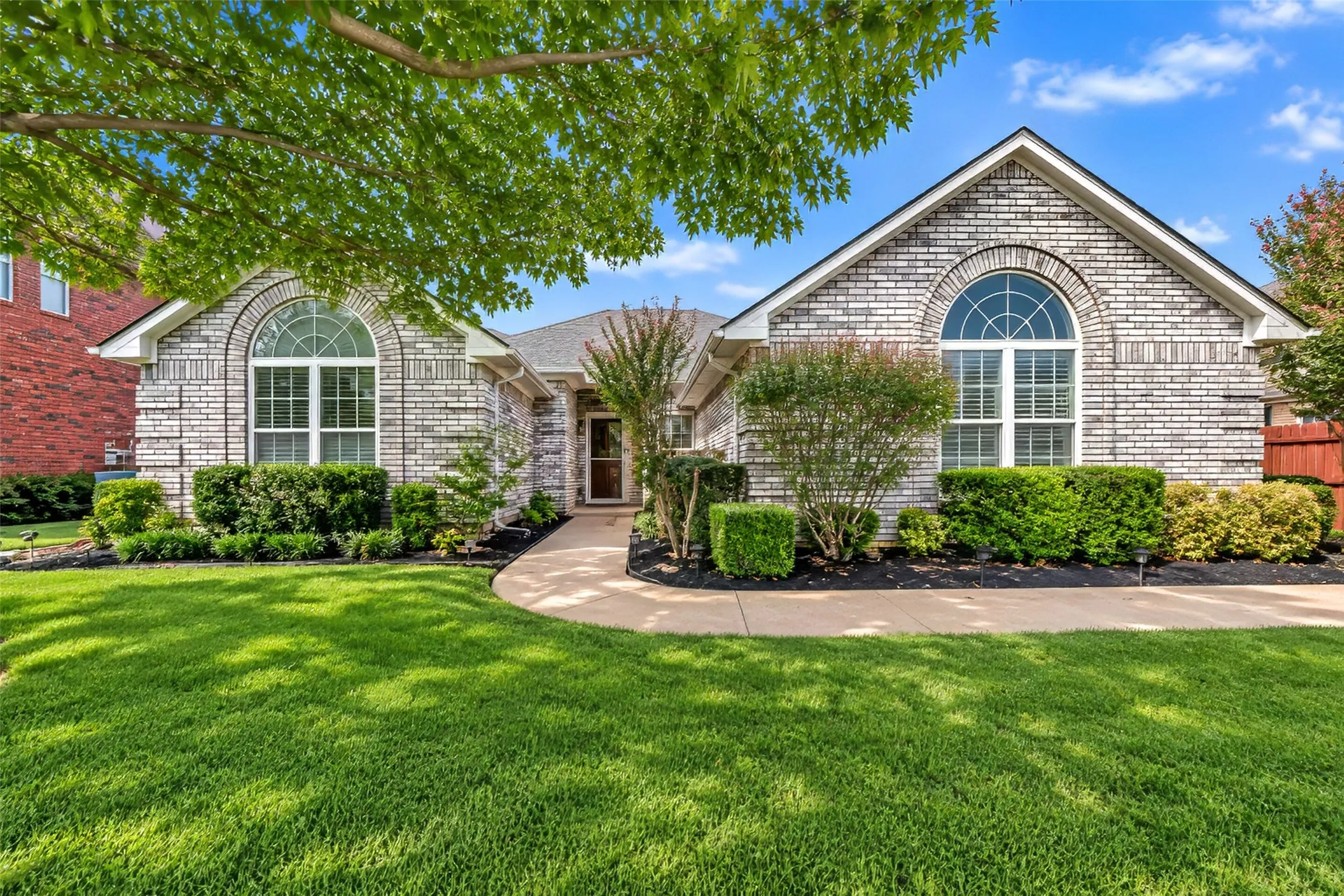 Single Family Residence For Sale in Tarrant County , 3121 Hazlewood Court, Bedford, Texas 76021, 3 Bedroom, 2 Bathroom, 2 Garage spaces, 1,836 Sqft, built in 1987, mls#21383731, Real Estate Agent in Bedford, Homes For Sale in Tarrant county, Homes For Sale in Bedford, Realtor in Bedford Texas, Real Estate Brokerage Independent Realty Texas, Luminita Cordes Realtor