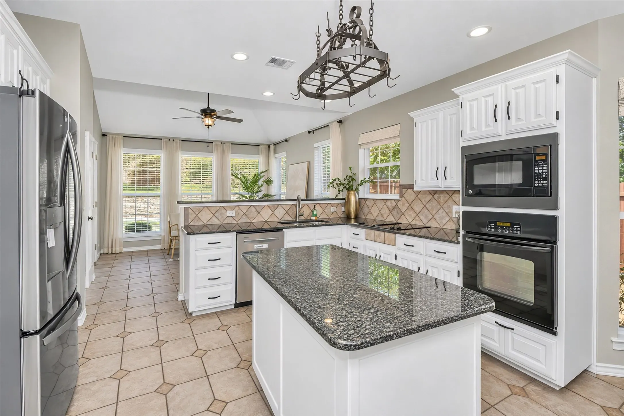 Single Family Residence For Sale in Tarrant County , 3121 Hazlewood Court, Bedford, Texas 76021, 3 Bedroom, 2 Bathroom, 2 Garage spaces, 1,836 Sqft, built in 1987, mls#21383731, Real Estate Agent in Bedford, Homes For Sale in Tarrant county, Homes For Sale in Bedford, Realtor in Bedford Texas, Real Estate Brokerage Independent Realty Texas, Luminita Cordes Realtor