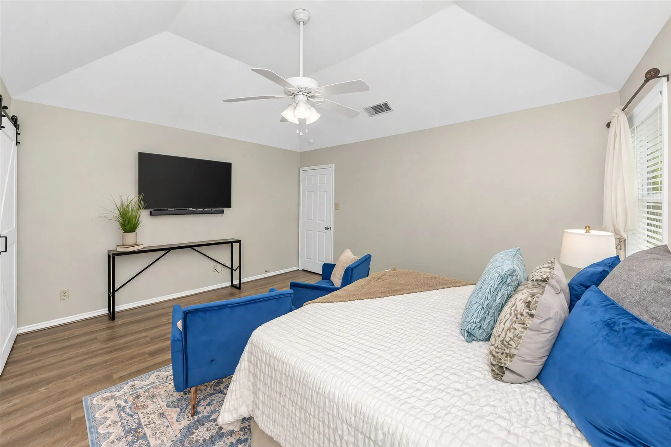 Single Family Residence For Sale in Tarrant County , 3121 Hazlewood Court, Bedford, Texas 76021, 3 Bedroom, 2 Bathroom, 2 Garage spaces, 1,836 Sqft, built in 1987, mls#21383731, Real Estate Agent in Bedford, Homes For Sale in Tarrant county, Homes For Sale in Bedford, Realtor in Bedford Texas, Real Estate Brokerage Independent Realty Texas, Luminita Cordes Realtor