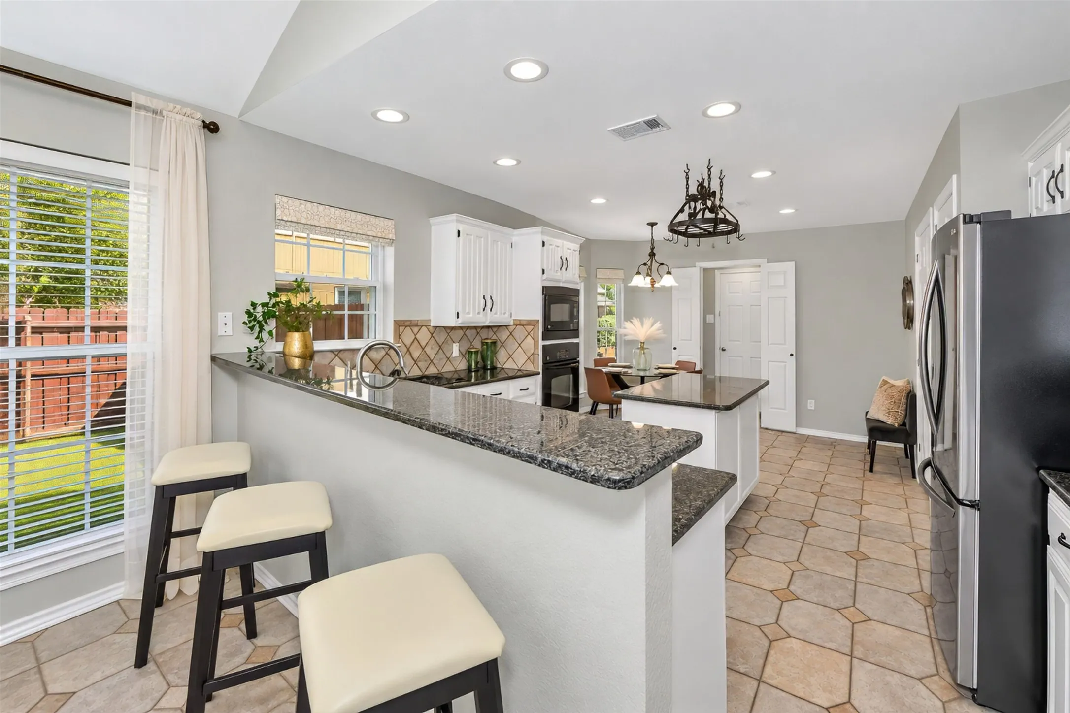Single Family Residence For Sale in Tarrant County , 3121 Hazlewood Court, Bedford, Texas 76021, 3 Bedroom, 2 Bathroom, 2 Garage spaces, 1,836 Sqft, built in 1987, mls#21383731, Real Estate Agent in Bedford, Homes For Sale in Tarrant county, Homes For Sale in Bedford, Realtor in Bedford Texas, Real Estate Brokerage Independent Realty Texas, Luminita Cordes Realtor