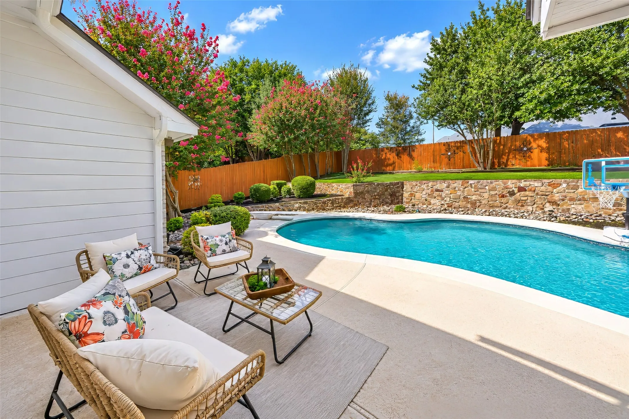 Single Family Residence For Sale in Tarrant County , 3121 Hazlewood Court, Bedford, Texas 76021, 3 Bedroom, 2 Bathroom, 2 Garage spaces, 1,836 Sqft, built in 1987, mls#21383731, Real Estate Agent in Bedford, Homes For Sale in Tarrant county, Homes For Sale in Bedford, Realtor in Bedford Texas, Real Estate Brokerage Independent Realty Texas, Luminita Cordes Realtor