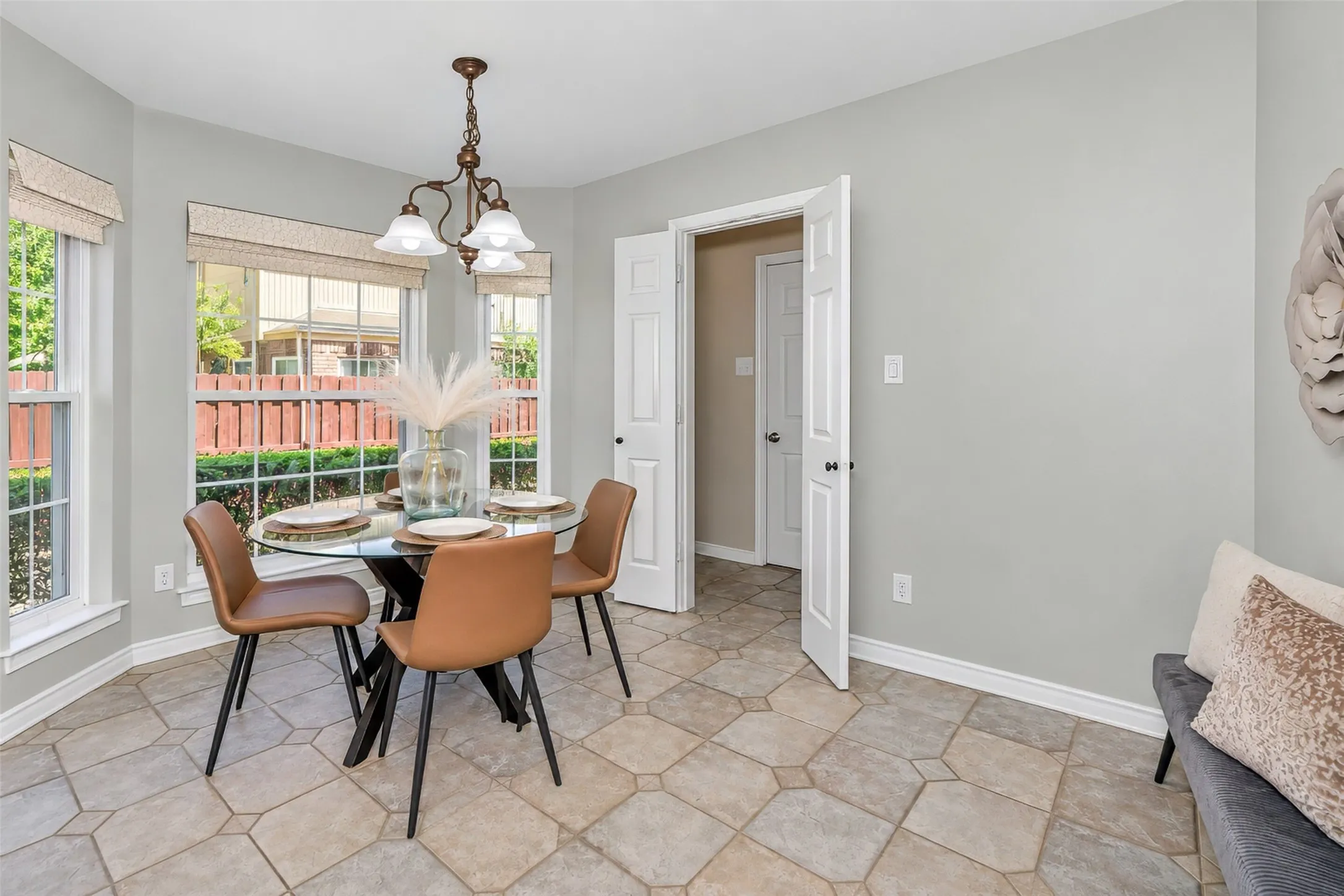 Single Family Residence For Sale in Tarrant County , 3121 Hazlewood Court, Bedford, Texas 76021, 3 Bedroom, 2 Bathroom, 2 Garage spaces, 1,836 Sqft, built in 1987, mls#21383731, Real Estate Agent in Bedford, Homes For Sale in Tarrant county, Homes For Sale in Bedford, Realtor in Bedford Texas, Real Estate Brokerage Independent Realty Texas, Luminita Cordes Realtor